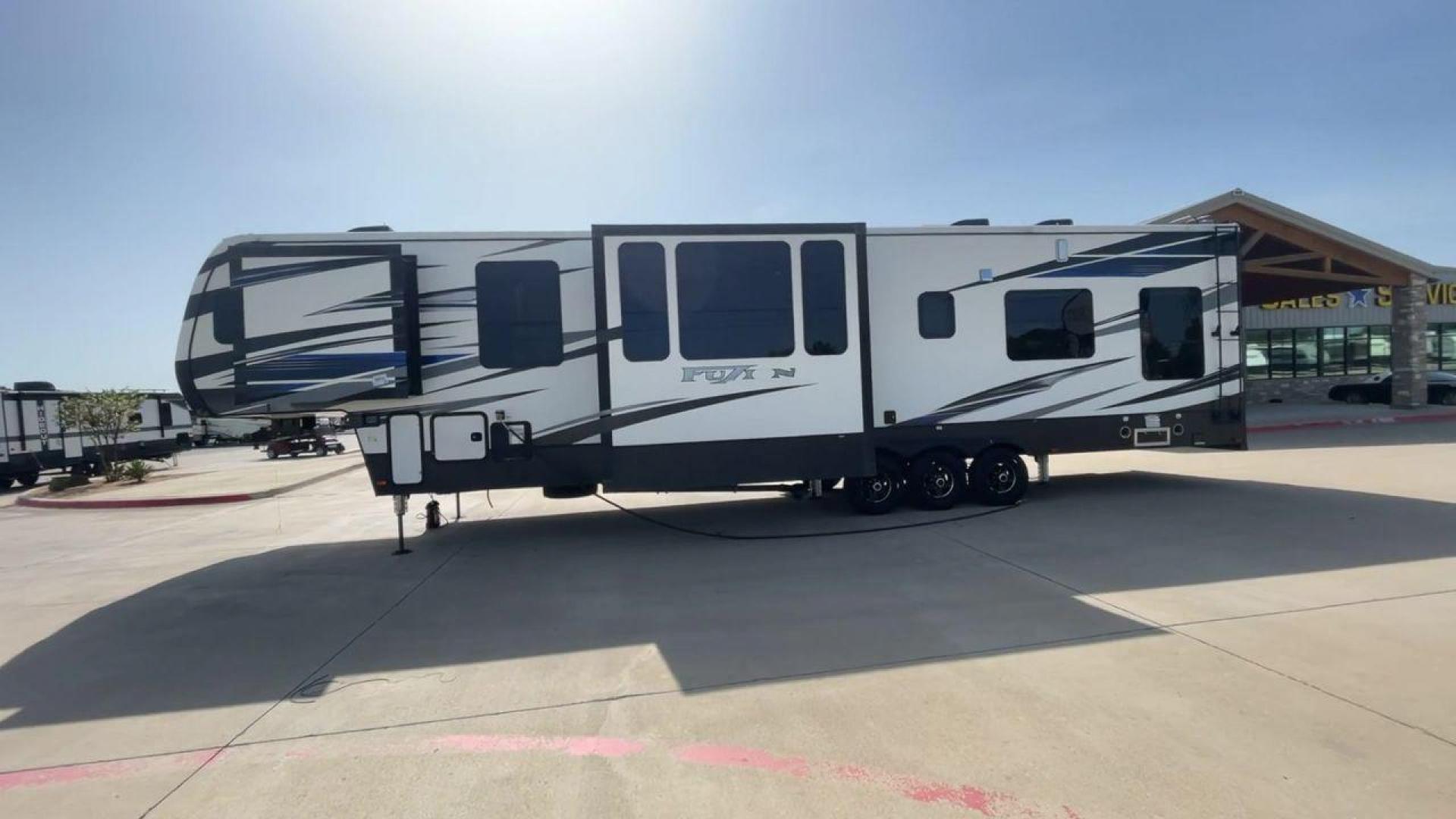 2019 KEYSTONE FUZION 424 (4YDF4243XKF) , located at 4319 N Main Street, Cleburne, TX, 76033, (817) 221-0660, 32.435829, -97.384178 - Photo#6