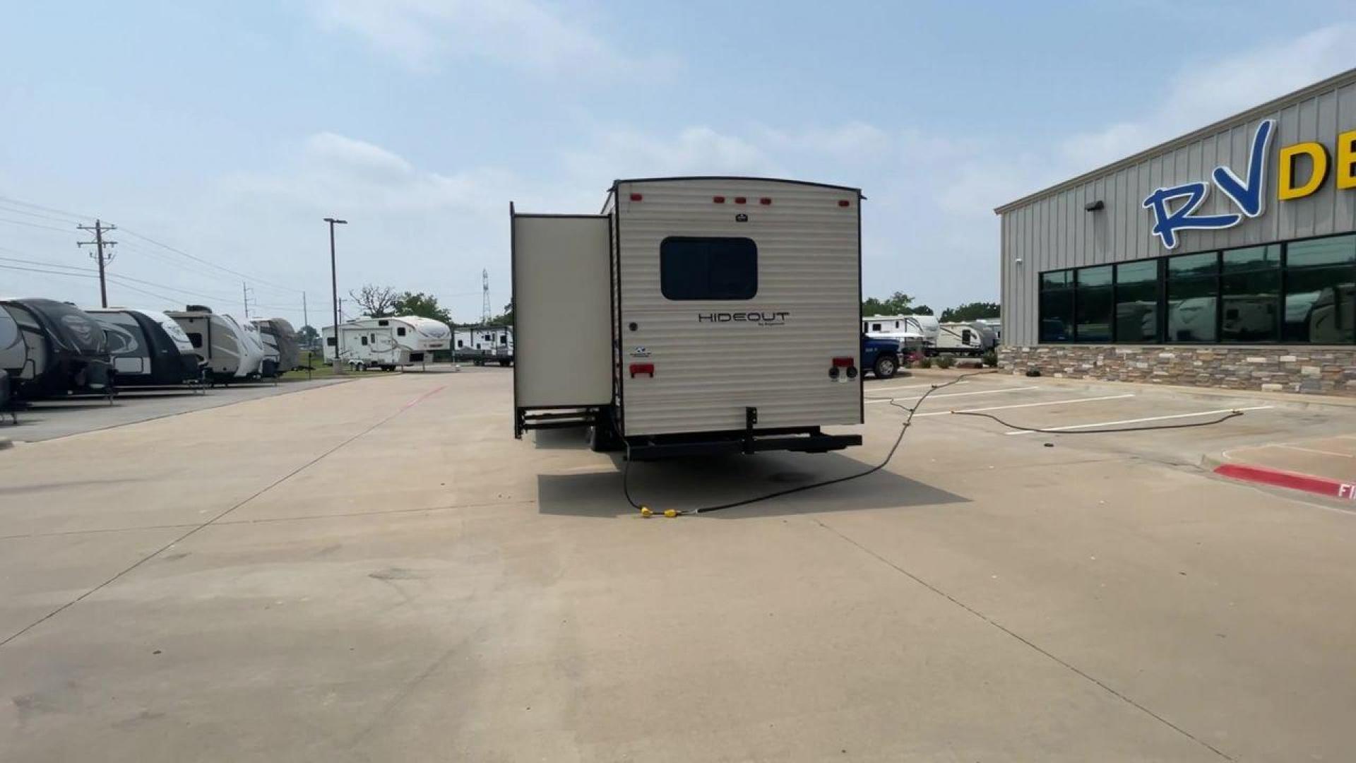 2019 KEYSTONE HIDEOUT 32BHTS (4YDT32F20K3) , Length: 37.67 ft. | Dry Weight: 8,634 lbs. | Gross Weight: 11,200 lbs. | Slides: 3 transmission, located at 4319 N Main Street, Cleburne, TX, 76033, (817) 221-0660, 32.435829, -97.384178 - The 2019 Keystone Hideout 32BHTS is a spacious and family-friendly travel trailer, measuring 37 feet 7 inches in length, 8 feet in width, and 11 feet 4 inches in height, with a dry weight of 8,600 lbs and a GVWR of 11,200 lbs. Constructed with a cambered chassis and a full walk-on roof on a powder-c - Photo#8