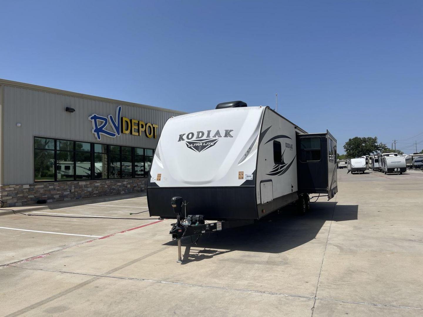 2019 KEYSTONE KODIAK 293RLSL (4YDT29322KJ) , located at 4319 N Main Street, Cleburne, TX, 76033, (817) 221-0660, 32.435829, -97.384178 - Photo#0