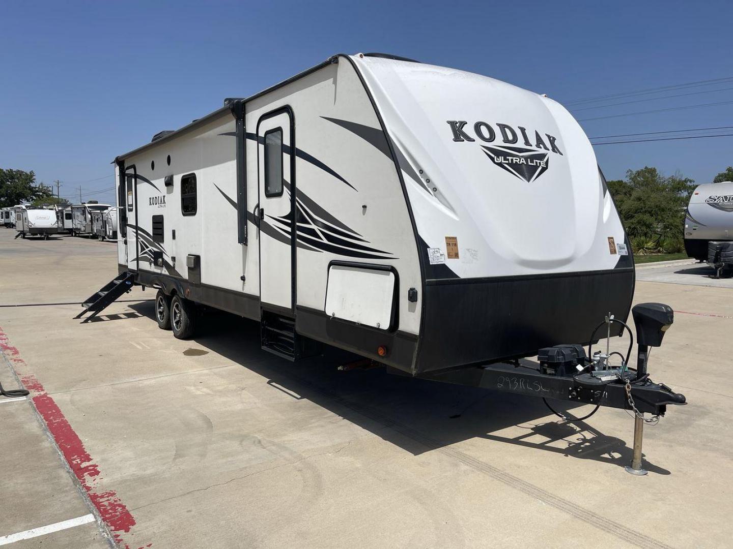 2019 KEYSTONE KODIAK 293RLSL (4YDT29322KJ) , located at 4319 N Main Street, Cleburne, TX, 76033, (817) 221-0660, 32.435829, -97.384178 - Photo#22