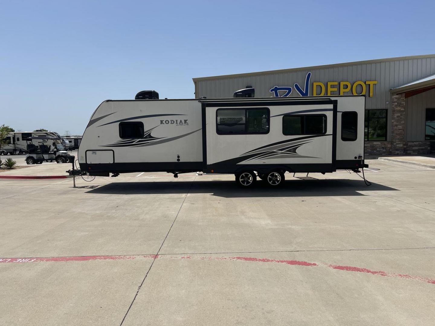 2019 KEYSTONE KODIAK 293RLSL (4YDT29322KJ) , located at 4319 N Main Street, Cleburne, TX, 76033, (817) 221-0660, 32.435829, -97.384178 - Photo#23