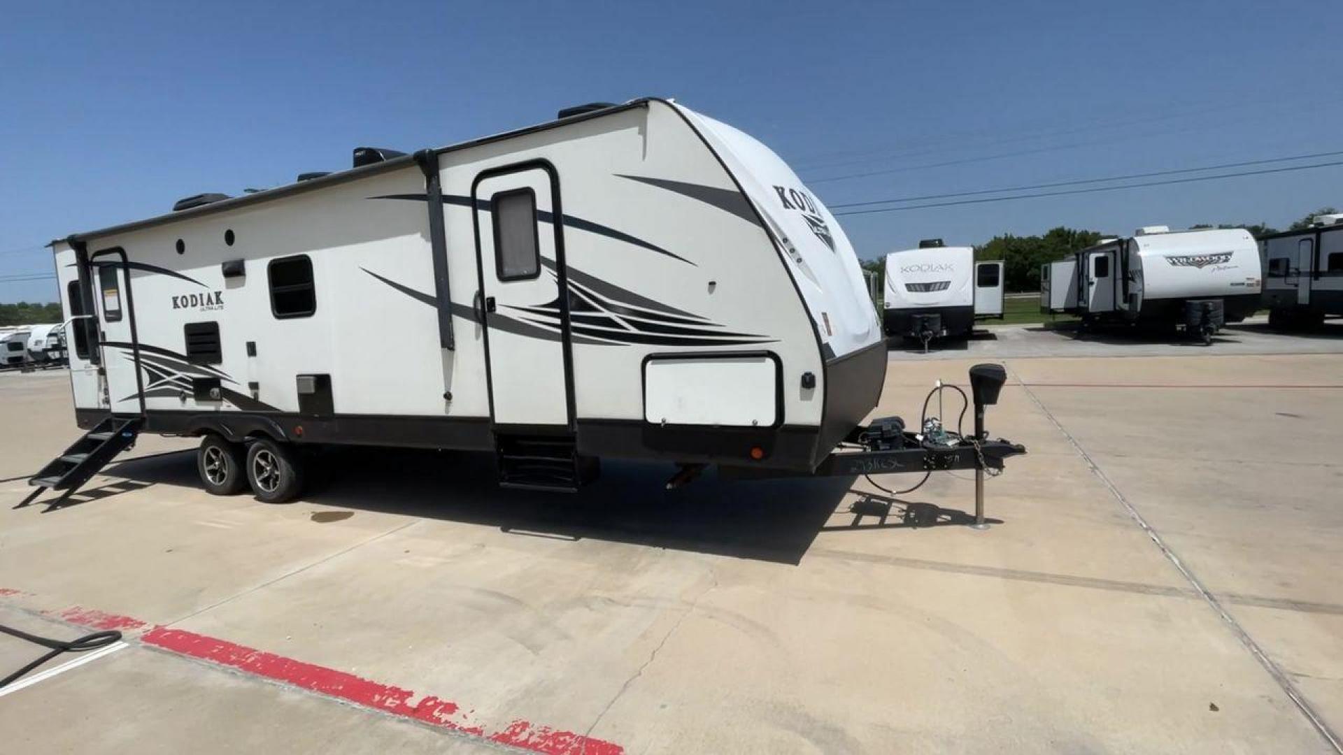 2019 KEYSTONE KODIAK 293RLSL (4YDT29322KJ) , located at 4319 N Main Street, Cleburne, TX, 76033, (817) 221-0660, 32.435829, -97.384178 - Photo#3