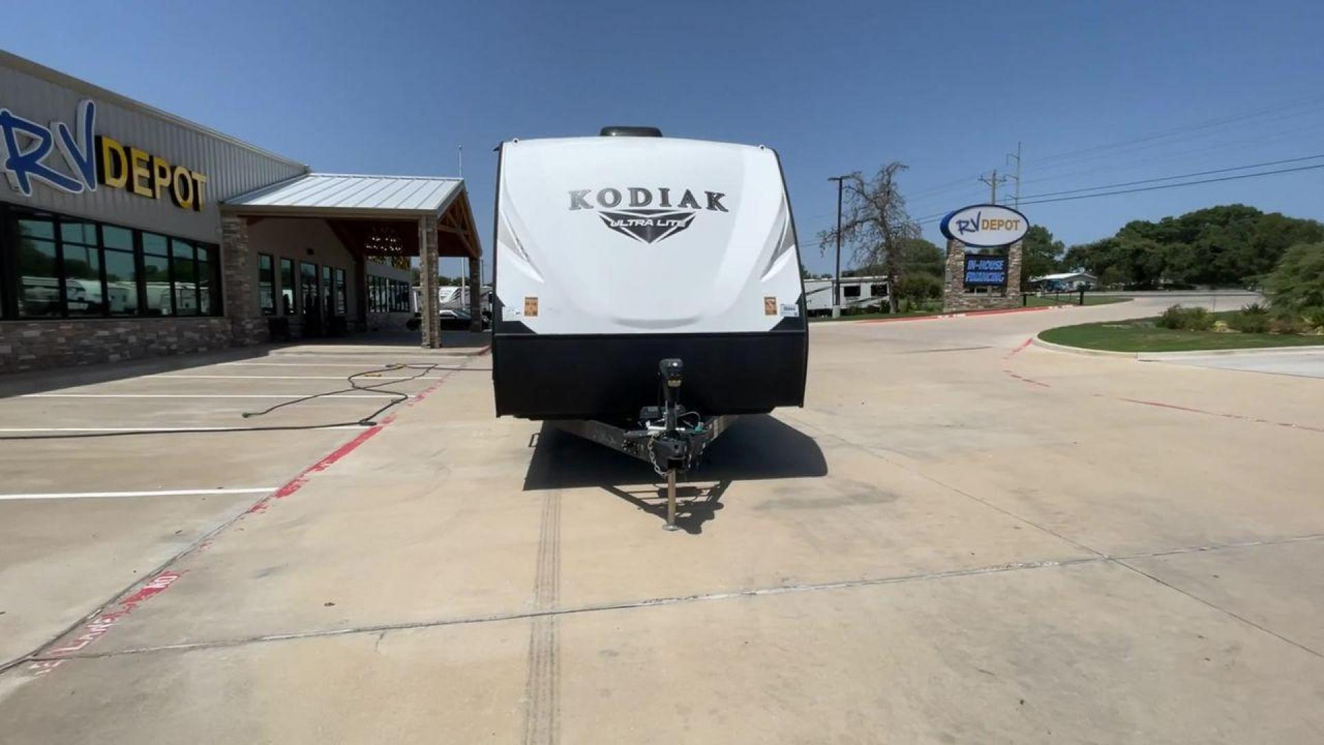 2019 KEYSTONE KODIAK 293RLSL (4YDT29322KJ) , located at 4319 N Main Street, Cleburne, TX, 76033, (817) 221-0660, 32.435829, -97.384178 - Photo#4