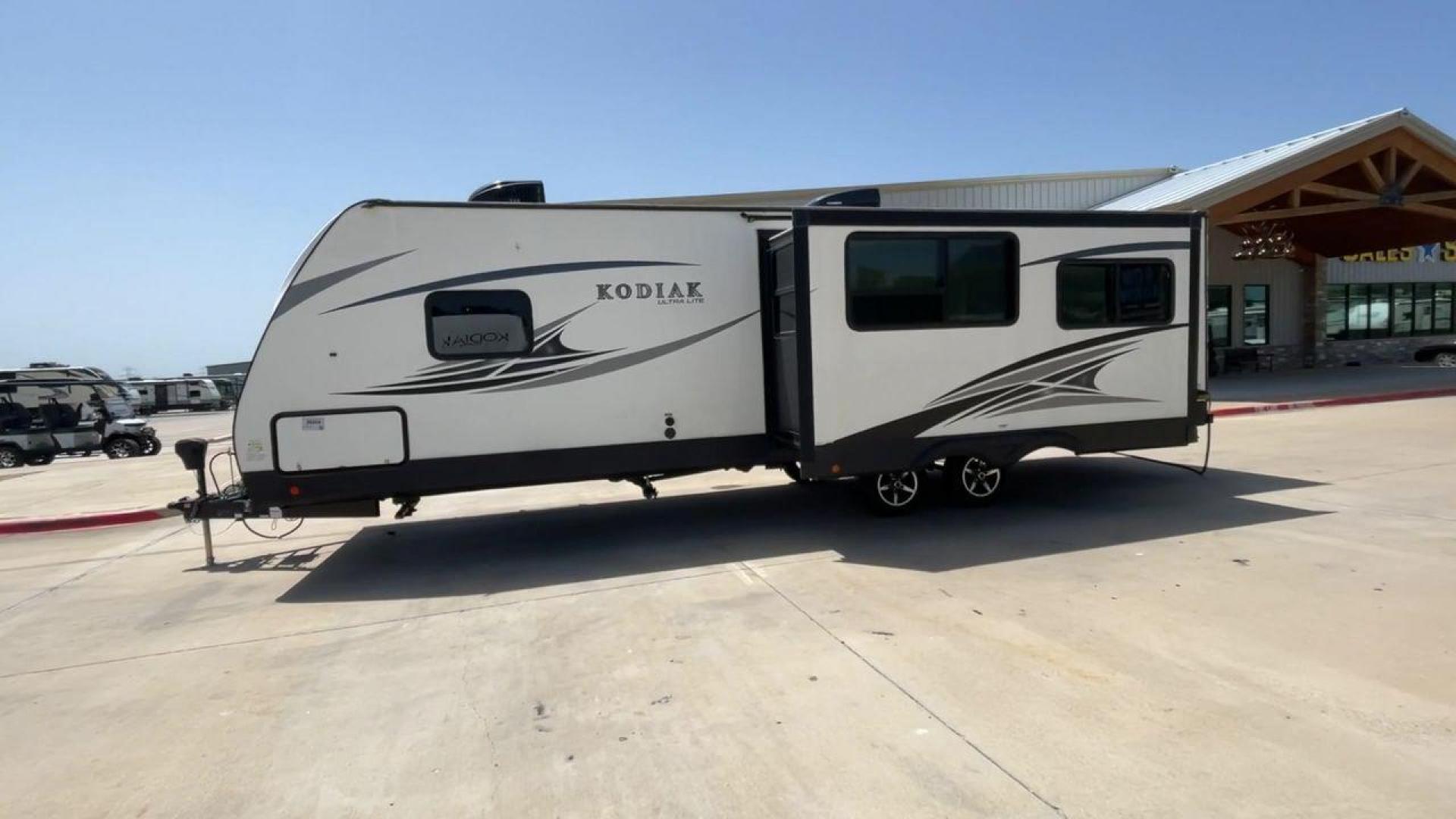 2019 KEYSTONE KODIAK 293RLSL (4YDT29322KJ) , located at 4319 N Main Street, Cleburne, TX, 76033, (817) 221-0660, 32.435829, -97.384178 - Photo#6