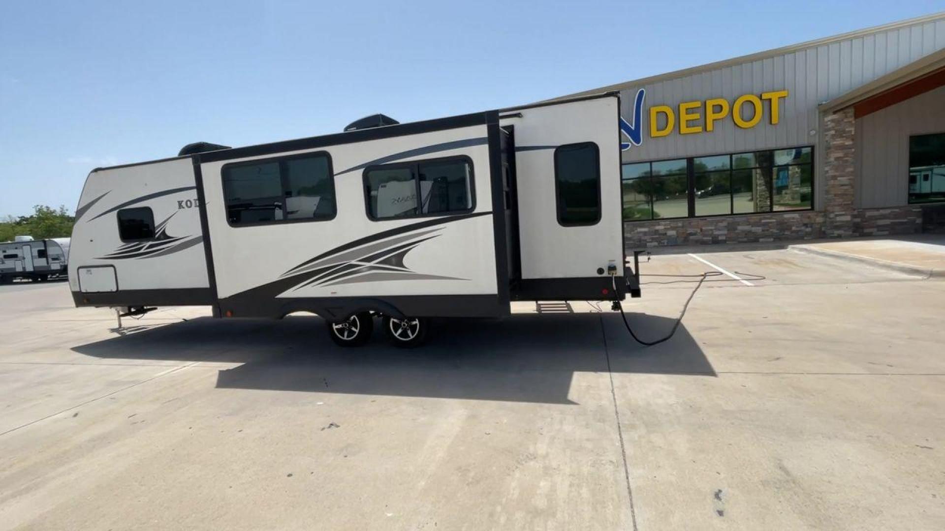 2019 KEYSTONE KODIAK 293RLSL (4YDT29322KJ) , located at 4319 N Main Street, Cleburne, TX, 76033, (817) 221-0660, 32.435829, -97.384178 - Photo#7