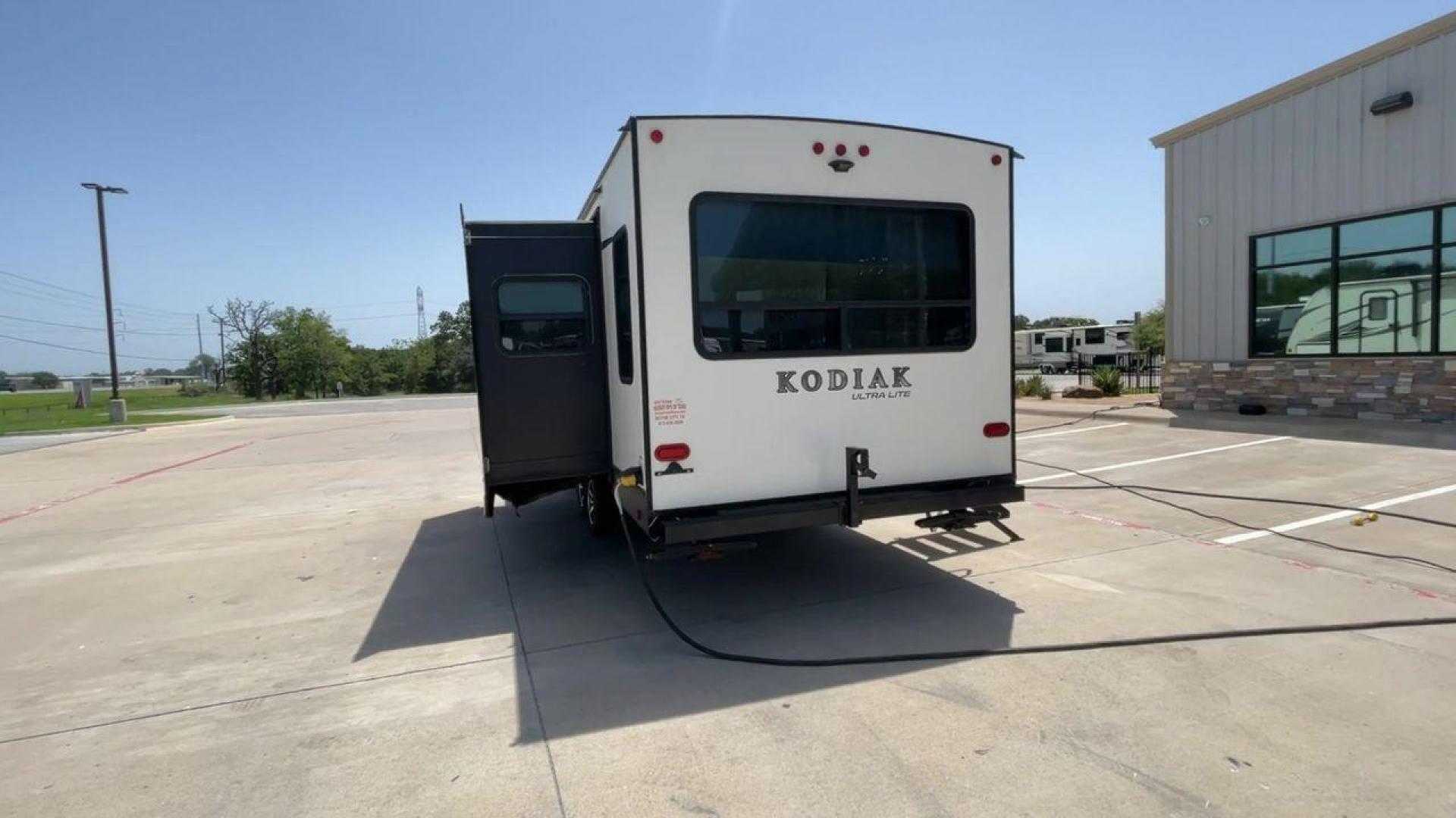 2019 KEYSTONE KODIAK 293RLSL (4YDT29322KJ) , located at 4319 N Main Street, Cleburne, TX, 76033, (817) 221-0660, 32.435829, -97.384178 - Photo#8