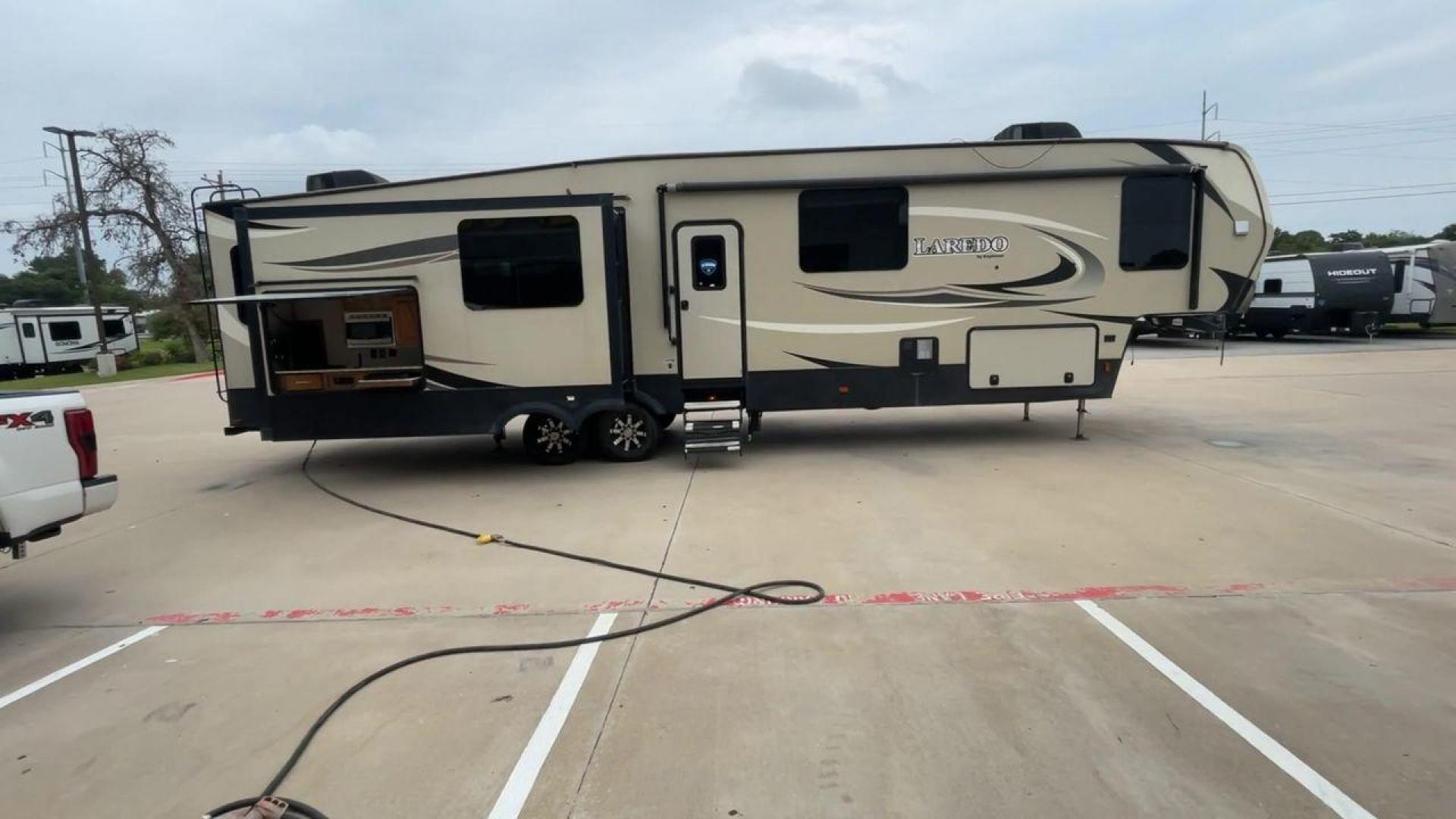 2019 KEYSTONE LAREDO 380MB (4YDF38023KE) , located at 4319 N Main Street, Cleburne, TX, 76033, (817) 221-0660, 32.435829, -97.384178 - Photo#2