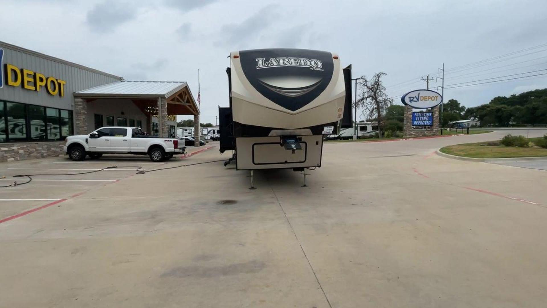 2019 KEYSTONE LAREDO 380MB (4YDF38023KE) , located at 4319 N Main Street, Cleburne, TX, 76033, (817) 221-0660, 32.435829, -97.384178 - Photo#4