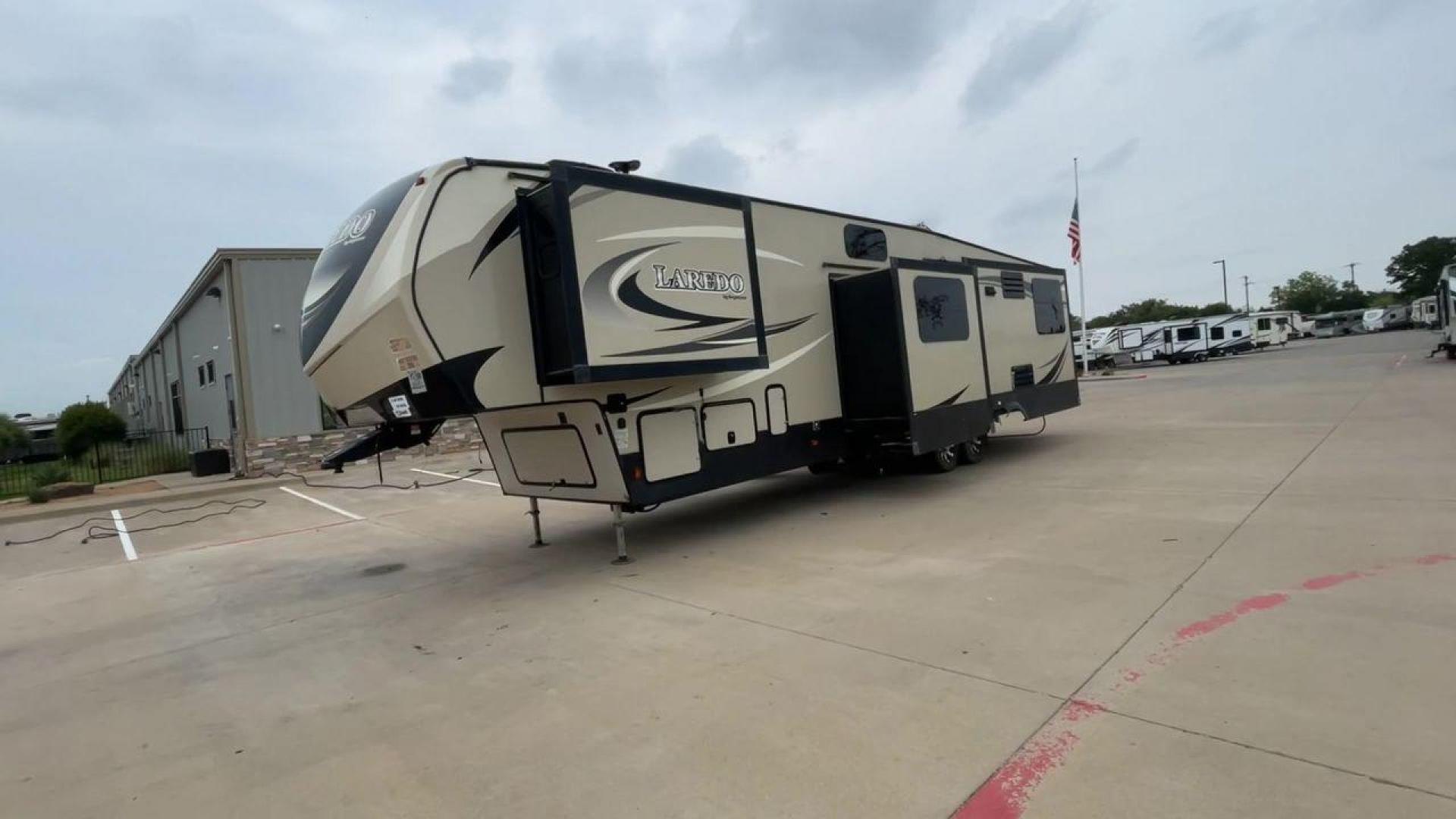 2019 KEYSTONE LAREDO 380MB (4YDF38023KE) , located at 4319 N Main Street, Cleburne, TX, 76033, (817) 221-0660, 32.435829, -97.384178 - Photo#5