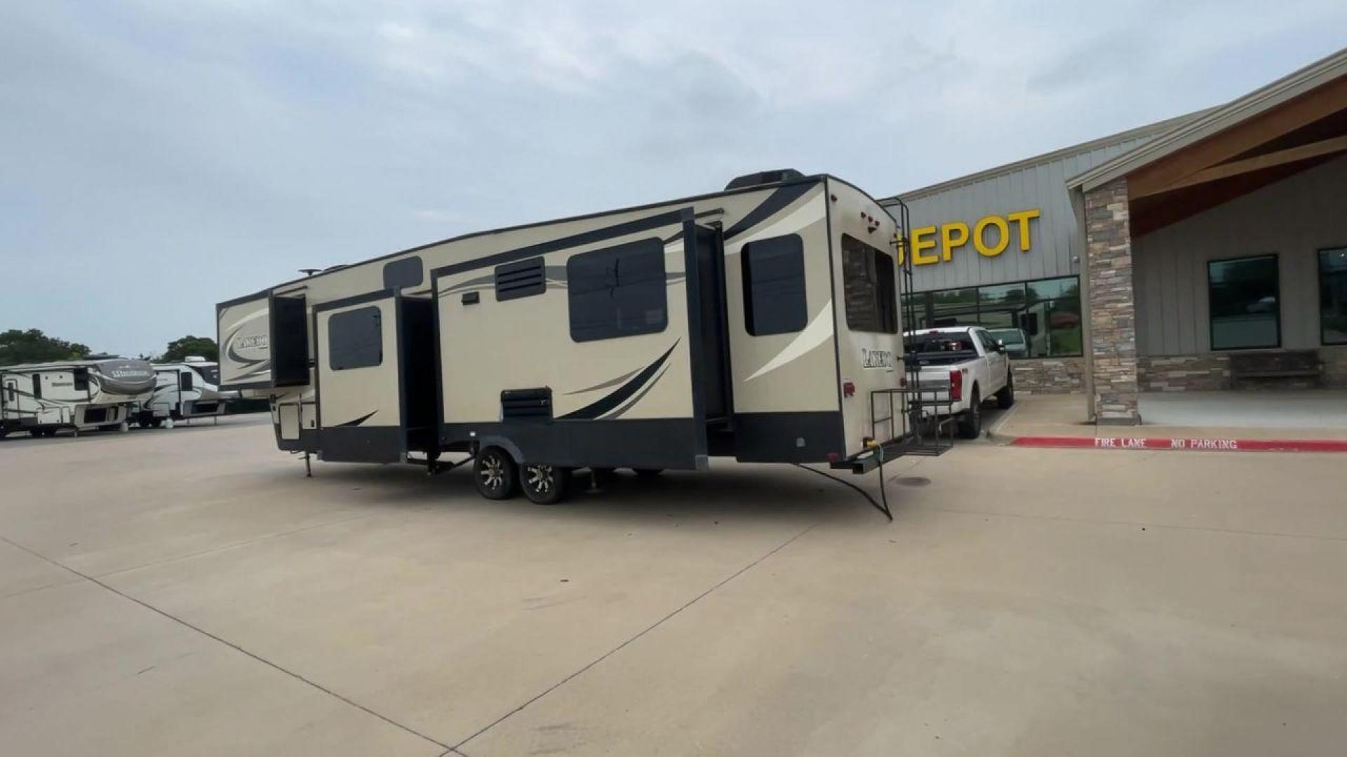 2019 KEYSTONE LAREDO 380MB (4YDF38023KE) , located at 4319 N Main Street, Cleburne, TX, 76033, (817) 221-0660, 32.435829, -97.384178 - Photo#7