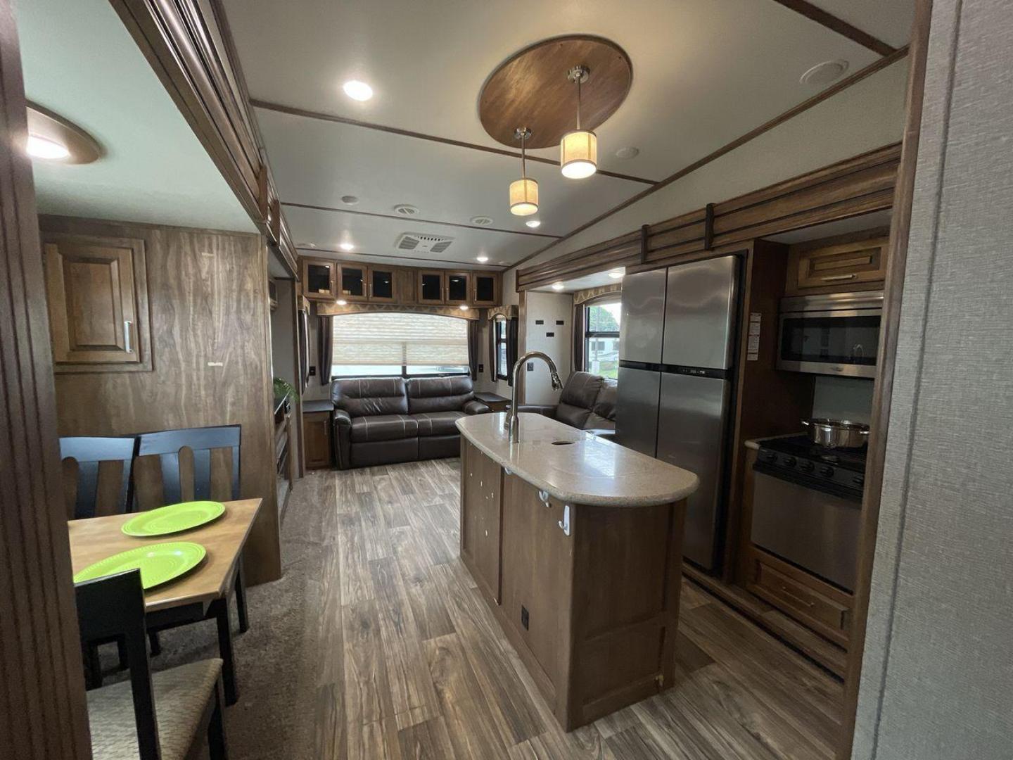 2019 KEYSTONE LAREDO 380MB (4YDF38023KE) , located at 4319 N Main Street, Cleburne, TX, 76033, (817) 221-0660, 32.435829, -97.384178 - Photo#12