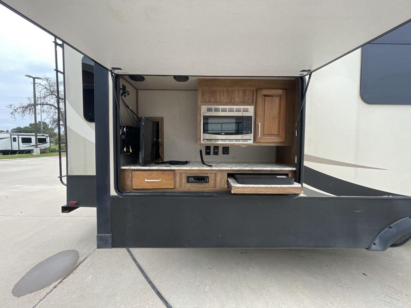 2019 KEYSTONE LAREDO 380MB (4YDF38023KE) , located at 4319 N Main Street, Cleburne, TX, 76033, (817) 221-0660, 32.435829, -97.384178 - Photo#26