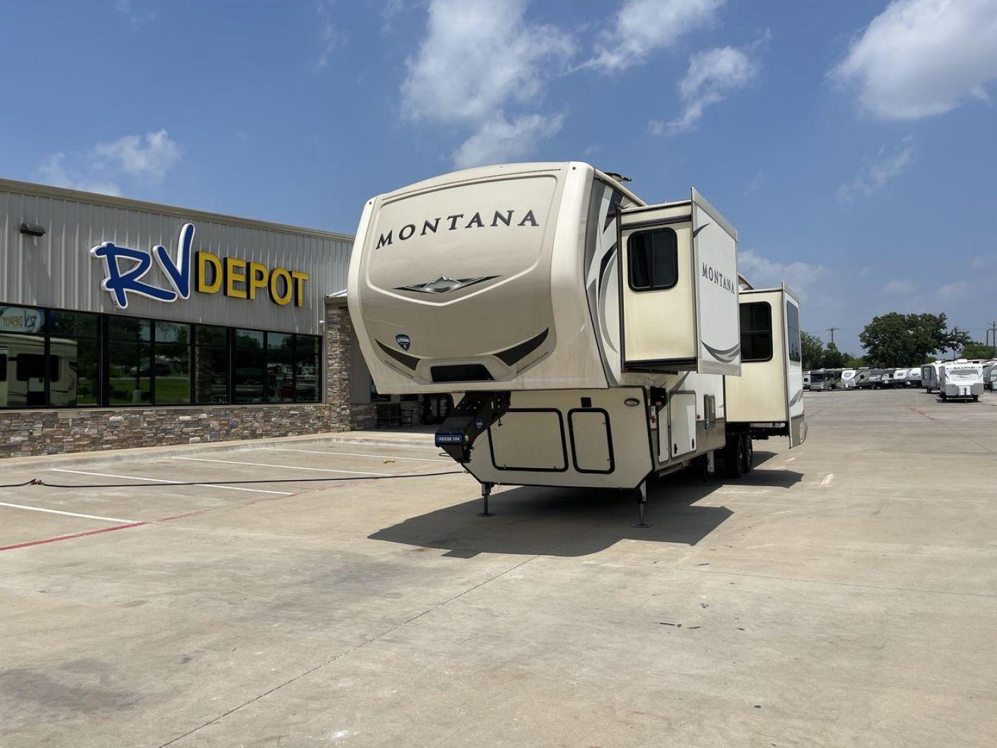 2019 KEYSTONE MONTANA 3701LK (4YDF3702XK4) , Length: 40.5 ft. | Dry Weight: 13,095 lbs. | Gross Weight: 16,400 lbs. | Slides: 4 transmission, located at 4319 N Main Street, Cleburne, TX, 76033, (817) 221-0660, 32.435829, -97.384178 - Looking to camp in the lap of luxury and comfort? Go for this 2019 Keystone Montana 3701LK! This fifth wheel measures 40.5 ft. in length and 13.42 ft. in height. Not only is it spacious, but it also has plenty of headroom for tall campers! It also has a dry weight of 13,095 lbs. with a 3,305-poun - Photo#0