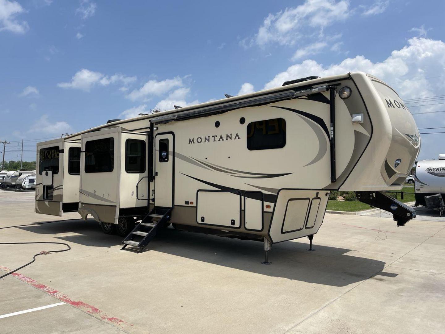 2019 KEYSTONE MONTANA 3701LK (4YDF3702XK4) , Length: 40.5 ft. | Dry Weight: 13,095 lbs. | Gross Weight: 16,400 lbs. | Slides: 4 transmission, located at 4319 N Main Street, Cleburne, TX, 76033, (817) 221-0660, 32.435829, -97.384178 - Looking to camp in the lap of luxury and comfort? Go for this 2019 Keystone Montana 3701LK! This fifth wheel measures 40.5 ft. in length and 13.42 ft. in height. Not only is it spacious, but it also has plenty of headroom for tall campers! It also has a dry weight of 13,095 lbs. with a 3,305-poun - Photo#24