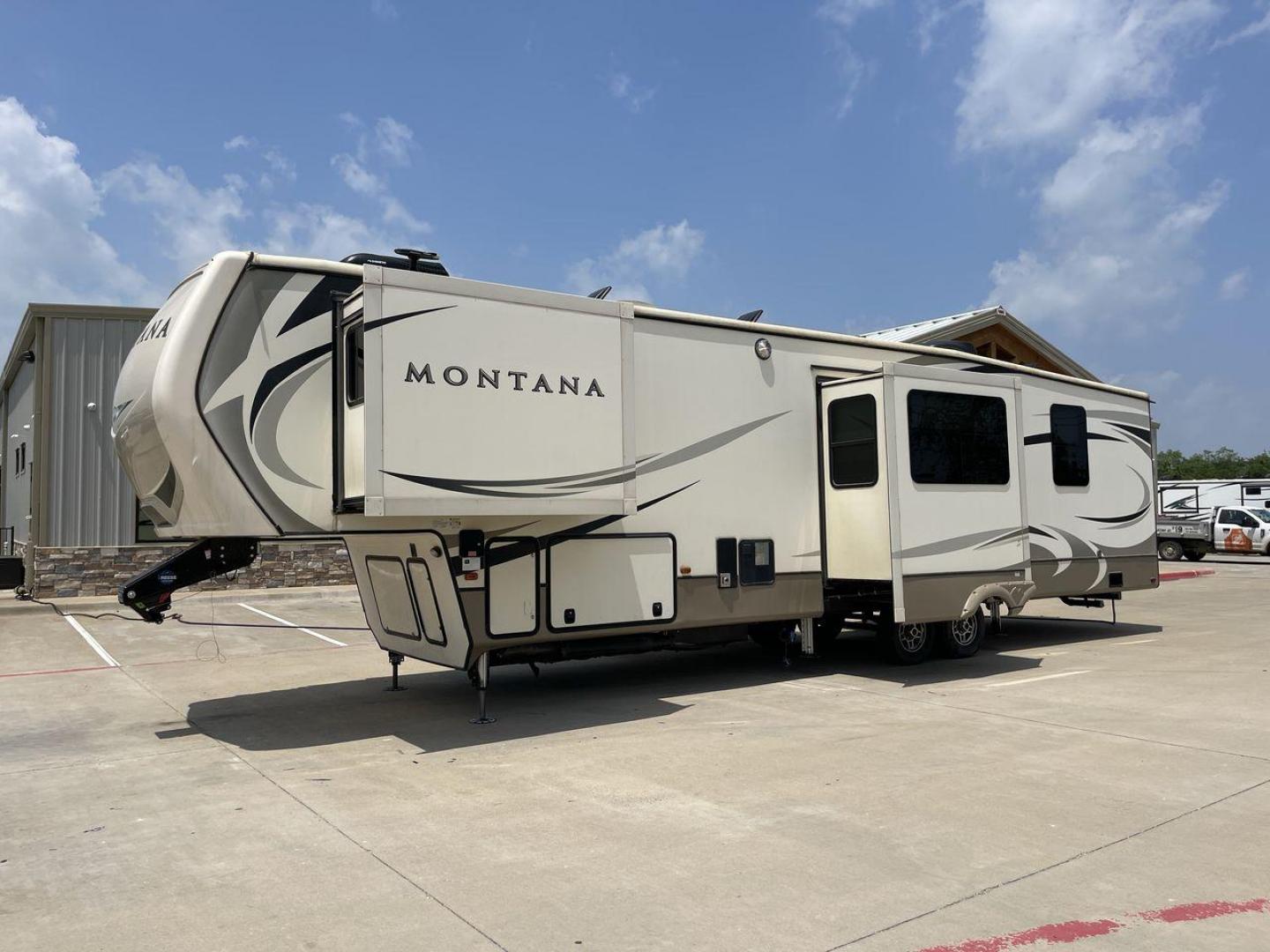 2019 KEYSTONE MONTANA 3701LK (4YDF3702XK4) , Length: 40.5 ft. | Dry Weight: 13,095 lbs. | Gross Weight: 16,400 lbs. | Slides: 4 transmission, located at 4319 N Main Street, Cleburne, TX, 76033, (817) 221-0660, 32.435829, -97.384178 - Looking to camp in the lap of luxury and comfort? Go for this 2019 Keystone Montana 3701LK! This fifth wheel measures 40.5 ft. in length and 13.42 ft. in height. Not only is it spacious, but it also has plenty of headroom for tall campers! It also has a dry weight of 13,095 lbs. with a 3,305-poun - Photo#25