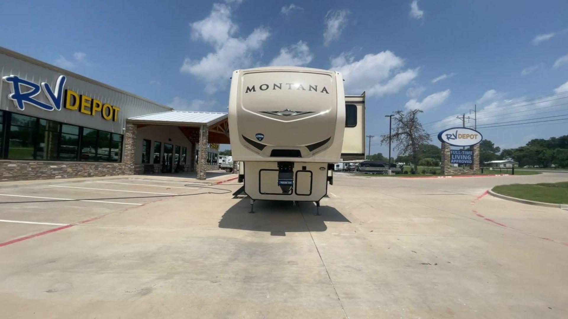 2019 KEYSTONE MONTANA 3701LK (4YDF3702XK4) , Length: 40.5 ft. | Dry Weight: 13,095 lbs. | Gross Weight: 16,400 lbs. | Slides: 4 transmission, located at 4319 N Main Street, Cleburne, TX, 76033, (817) 221-0660, 32.435829, -97.384178 - Looking to camp in the lap of luxury and comfort? Go for this 2019 Keystone Montana 3701LK! This fifth wheel measures 40.5 ft. in length and 13.42 ft. in height. Not only is it spacious, but it also has plenty of headroom for tall campers! It also has a dry weight of 13,095 lbs. with a 3,305-poun - Photo#4