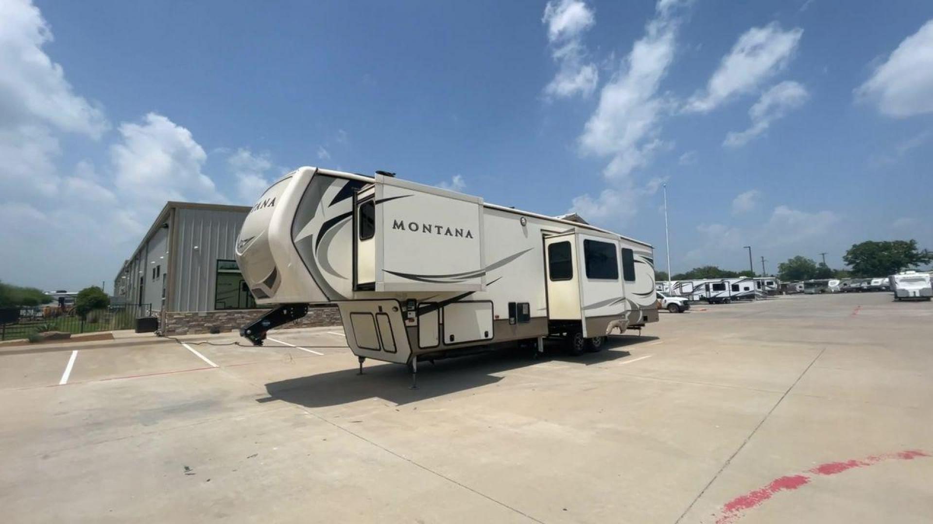 2019 KEYSTONE MONTANA 3701LK (4YDF3702XK4) , Length: 40.5 ft. | Dry Weight: 13,095 lbs. | Gross Weight: 16,400 lbs. | Slides: 4 transmission, located at 4319 N Main Street, Cleburne, TX, 76033, (817) 221-0660, 32.435829, -97.384178 - Looking to camp in the lap of luxury and comfort? Go for this 2019 Keystone Montana 3701LK! This fifth wheel measures 40.5 ft. in length and 13.42 ft. in height. Not only is it spacious, but it also has plenty of headroom for tall campers! It also has a dry weight of 13,095 lbs. with a 3,305-poun - Photo#5