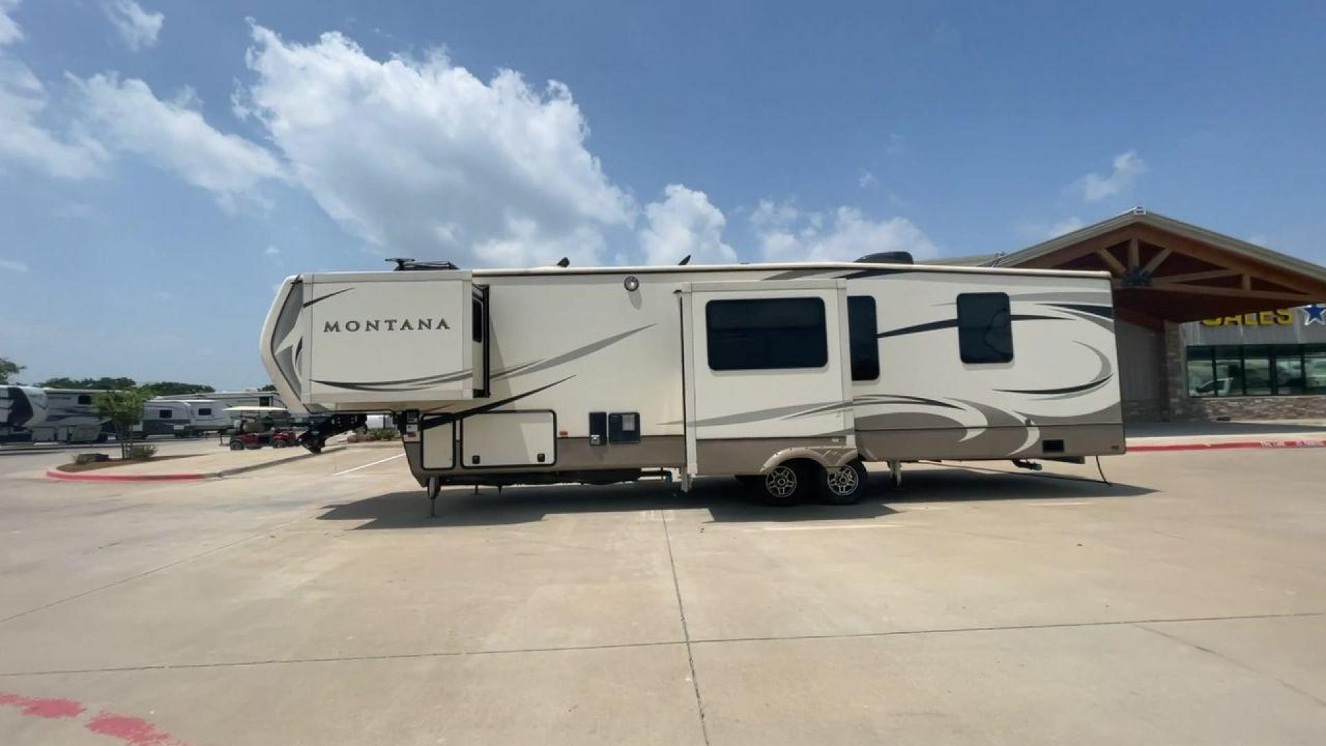 2019 KEYSTONE MONTANA 3701LK (4YDF3702XK4) , Length: 40.5 ft. | Dry Weight: 13,095 lbs. | Gross Weight: 16,400 lbs. | Slides: 4 transmission, located at 4319 N Main Street, Cleburne, TX, 76033, (817) 221-0660, 32.435829, -97.384178 - Looking to camp in the lap of luxury and comfort? Go for this 2019 Keystone Montana 3701LK! This fifth wheel measures 40.5 ft. in length and 13.42 ft. in height. Not only is it spacious, but it also has plenty of headroom for tall campers! It also has a dry weight of 13,095 lbs. with a 3,305-poun - Photo#6