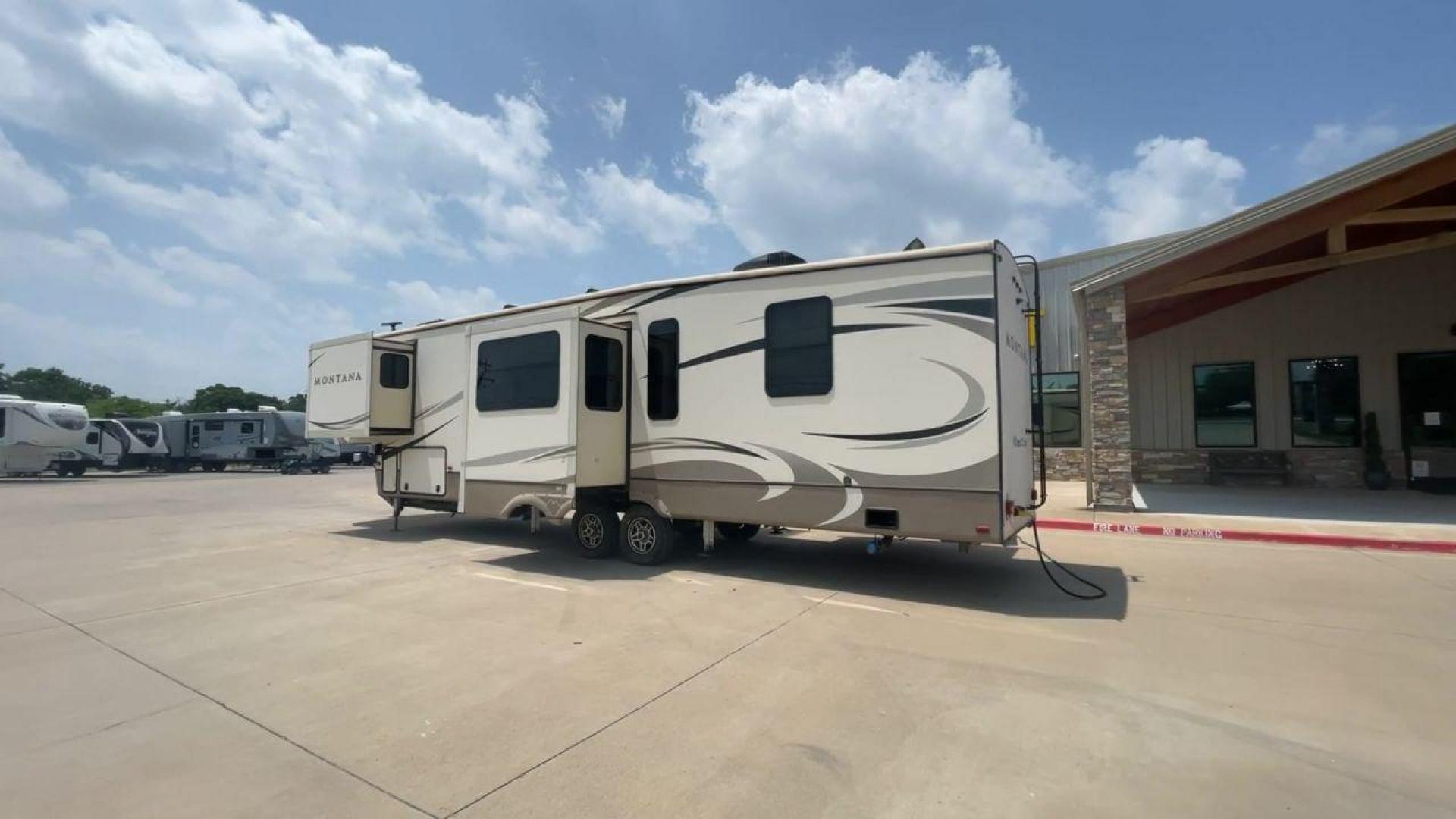 2019 KEYSTONE MONTANA 3701LK (4YDF3702XK4) , Length: 40.5 ft. | Dry Weight: 13,095 lbs. | Gross Weight: 16,400 lbs. | Slides: 4 transmission, located at 4319 N Main Street, Cleburne, TX, 76033, (817) 221-0660, 32.435829, -97.384178 - Looking to camp in the lap of luxury and comfort? Go for this 2019 Keystone Montana 3701LK! This fifth wheel measures 40.5 ft. in length and 13.42 ft. in height. Not only is it spacious, but it also has plenty of headroom for tall campers! It also has a dry weight of 13,095 lbs. with a 3,305-poun - Photo#7