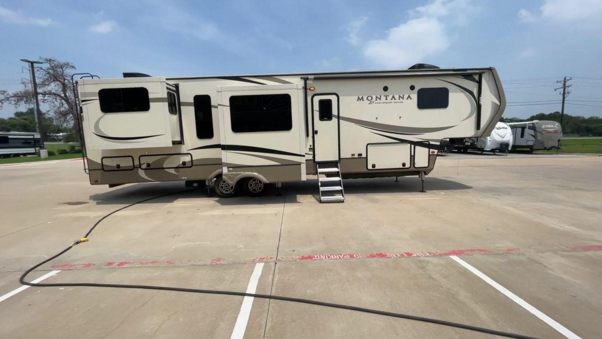 2019 KEYSTONE MONTANA 3791RD (4YDF37924K4) , Length: 40.42 ft. | Dry Weight: 13,900 lbs. | Gross Weight: 16,800 lbs. | Slides: 5 transmission, located at 4319 N Main Street, Cleburne, TX, 76033, (817) 221-0660, 32.435829, -97.384178 - The 2019 Keystone Montana 3791RD is a luxurious and expansive fifth-wheel travel trailer designed to deliver the ultimate comfort and convenience. With an impressive length of 40.42 feet and equipped with five slides, this unit offers a huge living space that makes every journey feel like a stay in - Photo#2