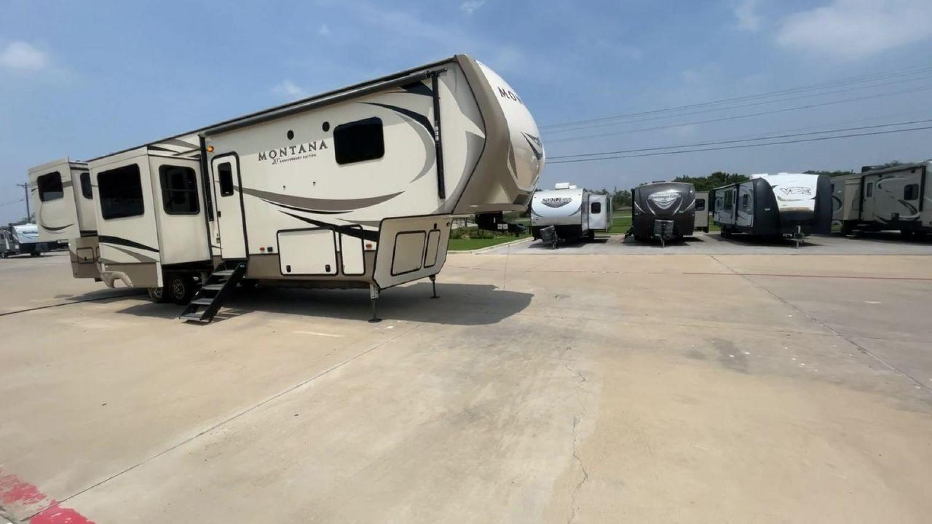 2019 KEYSTONE MONTANA 3791RD (4YDF37924K4) , Length: 40.42 ft. | Dry Weight: 13,900 lbs. | Gross Weight: 16,800 lbs. | Slides: 5 transmission, located at 4319 N Main Street, Cleburne, TX, 76033, (817) 221-0660, 32.435829, -97.384178 - Photo#3