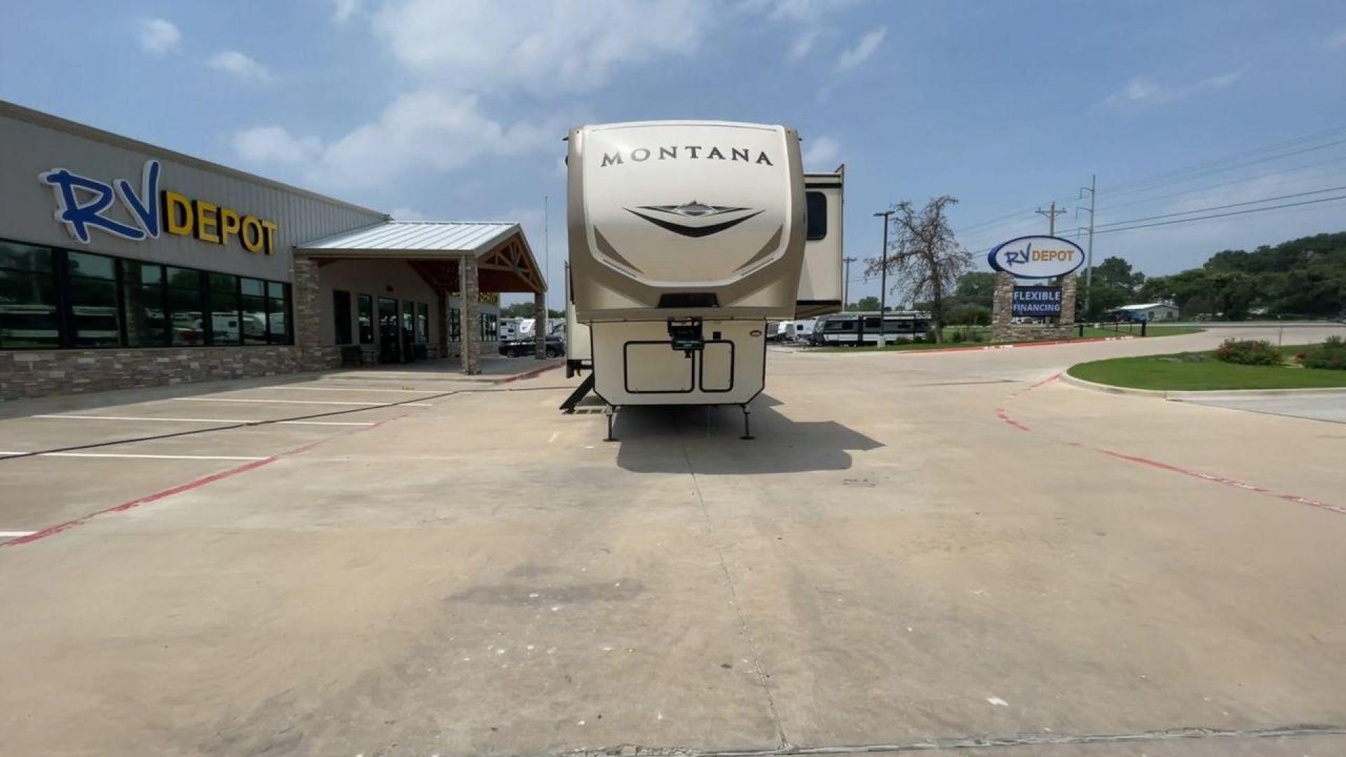 2019 KEYSTONE MONTANA 3791RD (4YDF37924K4) , Length: 40.42 ft. | Dry Weight: 13,900 lbs. | Gross Weight: 16,800 lbs. | Slides: 5 transmission, located at 4319 N Main Street, Cleburne, TX, 76033, (817) 221-0660, 32.435829, -97.384178 - The 2019 Keystone Montana 3791RD is a luxurious and expansive fifth-wheel travel trailer designed to deliver the ultimate comfort and convenience. With an impressive length of 40.42 feet and equipped with five slides, this unit offers a huge living space that makes every journey feel like a stay in - Photo#4