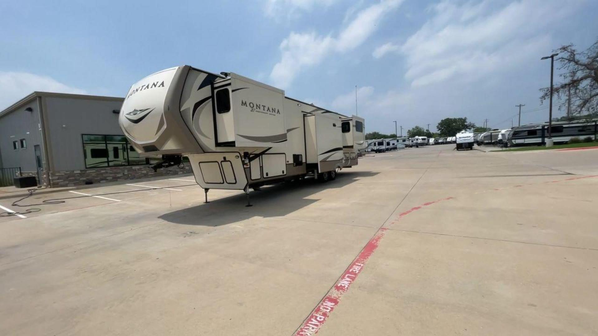 2019 KEYSTONE MONTANA 3791RD (4YDF37924K4) , Length: 40.42 ft. | Dry Weight: 13,900 lbs. | Gross Weight: 16,800 lbs. | Slides: 5 transmission, located at 4319 N Main Street, Cleburne, TX, 76033, (817) 221-0660, 32.435829, -97.384178 - The 2019 Keystone Montana 3791RD is a luxurious and expansive fifth-wheel travel trailer designed to deliver the ultimate comfort and convenience. With an impressive length of 40.42 feet and equipped with five slides, this unit offers a huge living space that makes every journey feel like a stay in - Photo#5