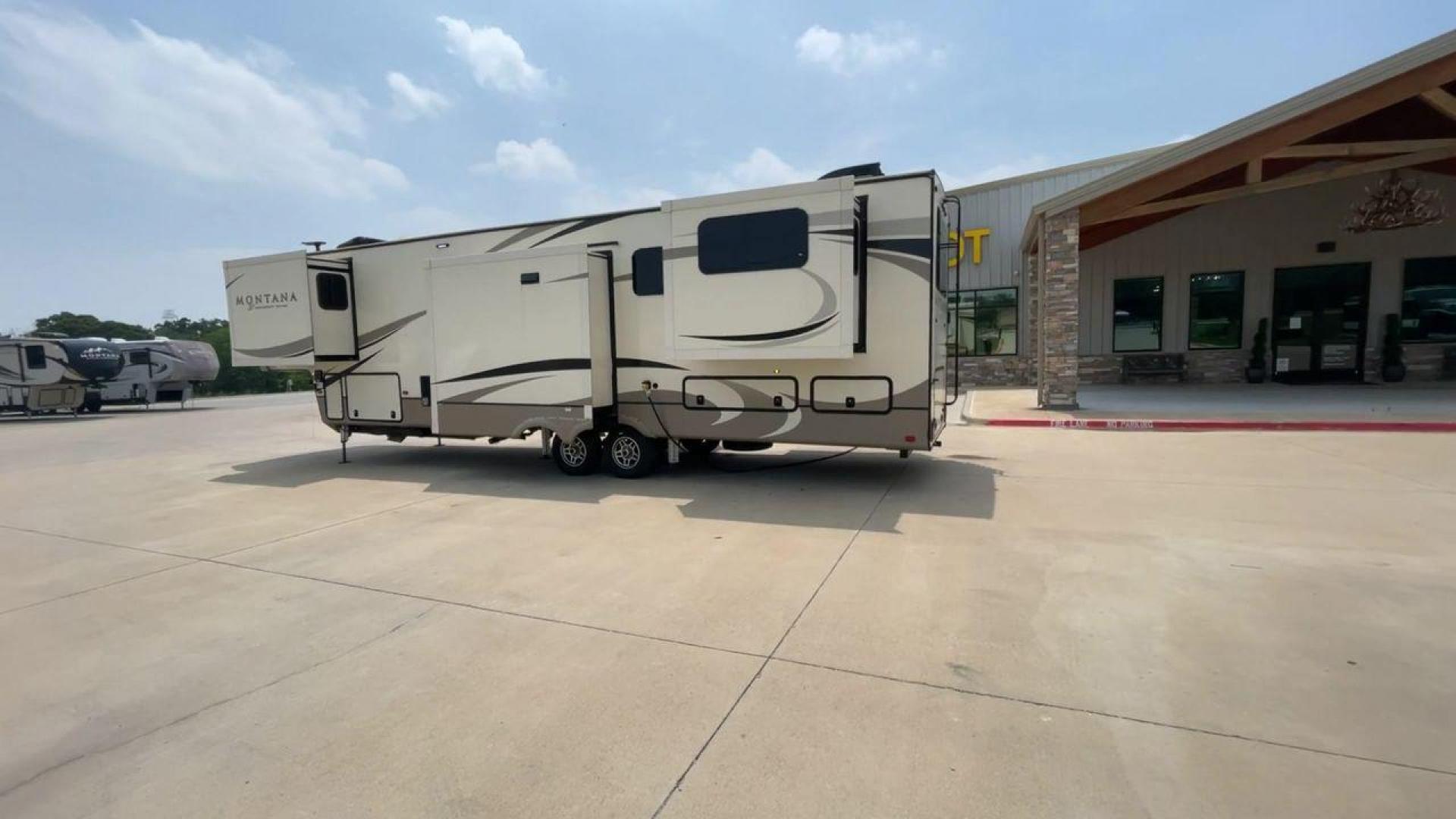 2019 KEYSTONE MONTANA 3791RD (4YDF37924K4) , Length: 40.42 ft. | Dry Weight: 13,900 lbs. | Gross Weight: 16,800 lbs. | Slides: 5 transmission, located at 4319 N Main Street, Cleburne, TX, 76033, (817) 221-0660, 32.435829, -97.384178 - Photo#7