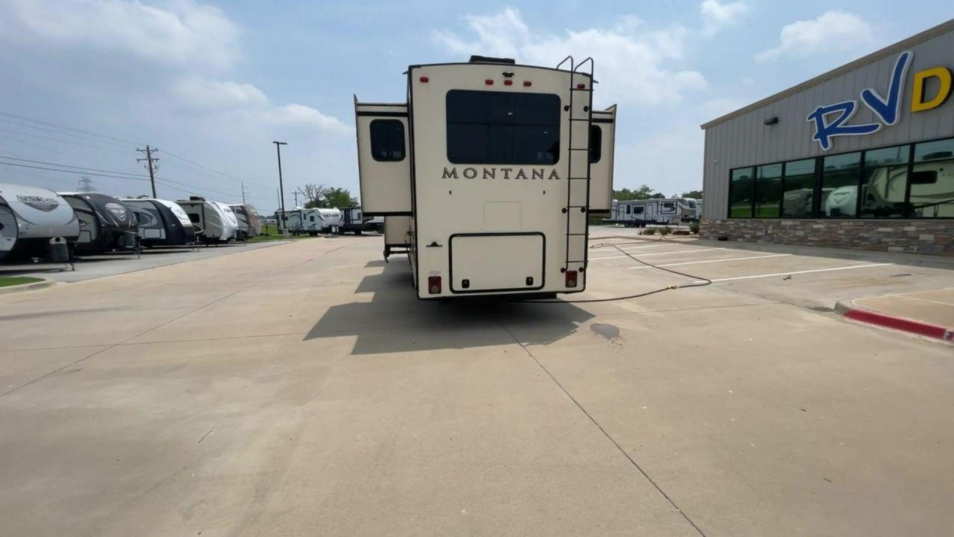 2019 KEYSTONE MONTANA 3791RD (4YDF37924K4) , Length: 40.42 ft. | Dry Weight: 13,900 lbs. | Gross Weight: 16,800 lbs. | Slides: 5 transmission, located at 4319 N Main Street, Cleburne, TX, 76033, (817) 221-0660, 32.435829, -97.384178 - The 2019 Keystone Montana 3791RD is a luxurious and expansive fifth-wheel travel trailer designed to deliver the ultimate comfort and convenience. With an impressive length of 40.42 feet and equipped with five slides, this unit offers a huge living space that makes every journey feel like a stay in - Photo#8