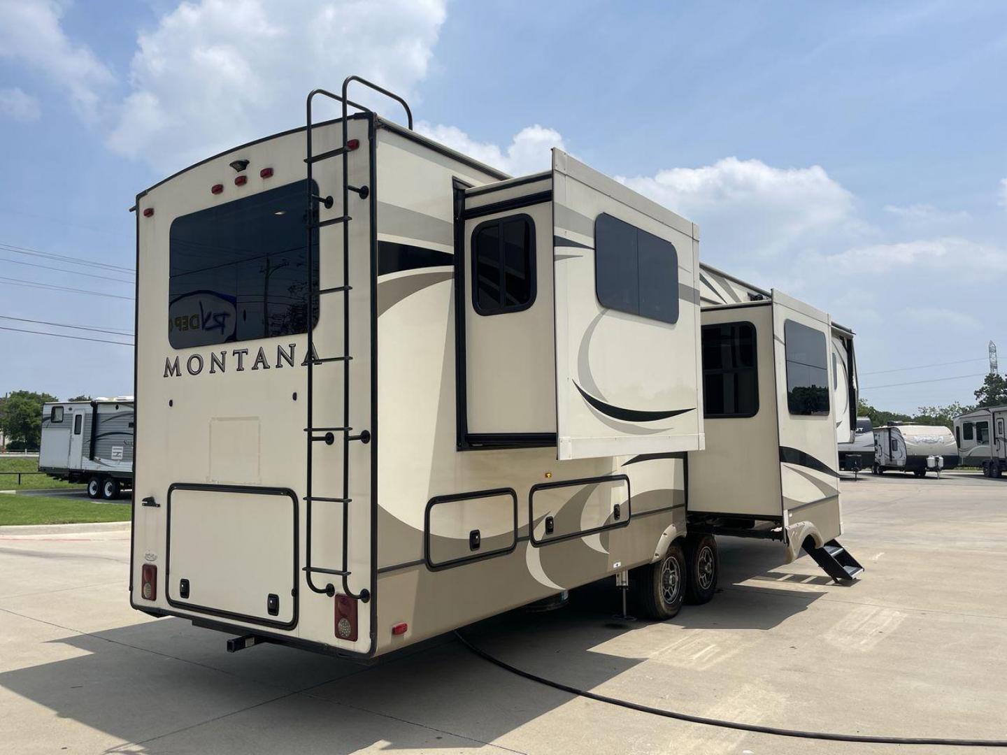 2019 KEYSTONE MONTANA 3791RD (4YDF37924K4) , Length: 40.42 ft. | Dry Weight: 13,900 lbs. | Gross Weight: 16,800 lbs. | Slides: 5 transmission, located at 4319 N Main Street, Cleburne, TX, 76033, (817) 221-0660, 32.435829, -97.384178 - Photo#25