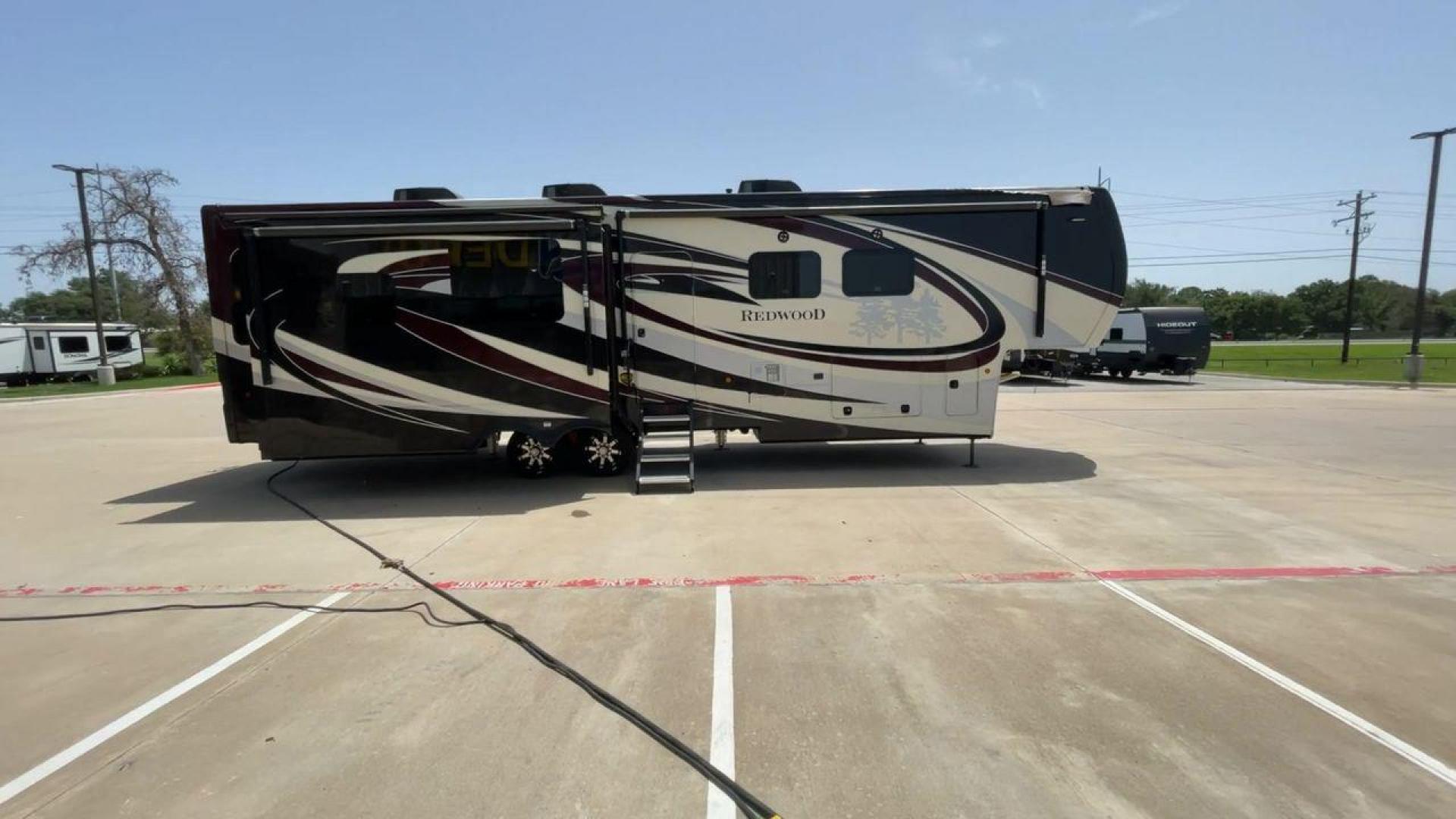 2019 KEYSTONE REDWOOD 3901WB (4YDF39023K9) , Length: 40.17 ft. | Dry Weight: 14,312 lbs. | Slides: 3 transmission, located at 4319 N Main Street, Cleburne, TX, 76033, (817) 221-0660, 32.435829, -97.384178 - The 2019 Keystone Redwood 3901WB is a high-end fifth-wheel RV that blends luxury living with home-like comfort. It's perfect for long trips or full-time living. Its outside has a high-gloss paint job in black and white colors, with the Redwood tree graphics that make it stand out. This RV is over 40 - Photo#1