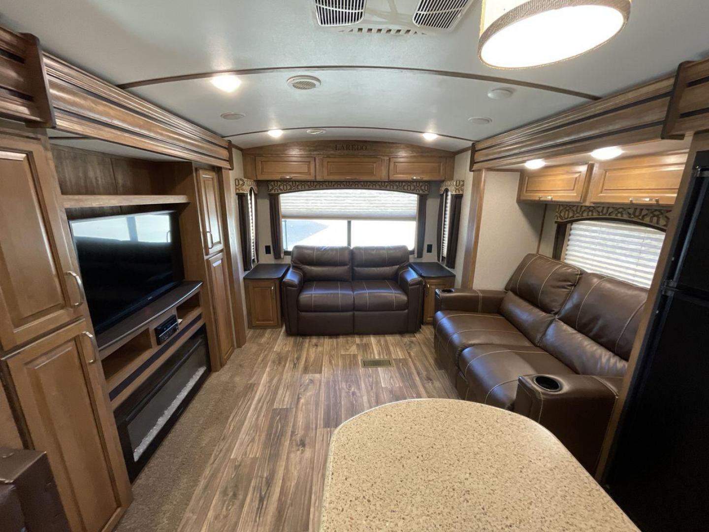 2019 KEYSTONE RV LAREDO 330RL (4YDT33027KB) , located at 4319 N Main Street, Cleburne, TX, 76033, (817) 221-0660, 32.435829, -97.384178 - Photo#10