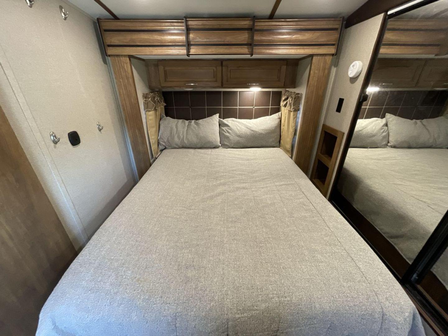 2019 KEYSTONE RV LAREDO 330RL (4YDT33027KB) , located at 4319 N Main Street, Cleburne, TX, 76033, (817) 221-0660, 32.435829, -97.384178 - Photo#16