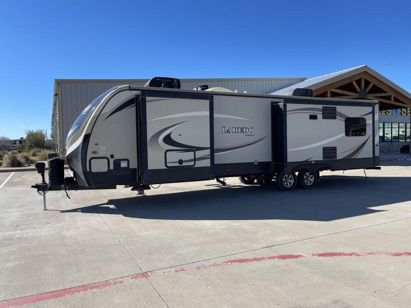 2019 KEYSTONE RV LAREDO 330RL (4YDT33027KB) , located at 4319 N Main Street, Cleburne, TX, 76033, (817) 221-0660, 32.435829, -97.384178 - Photo#23