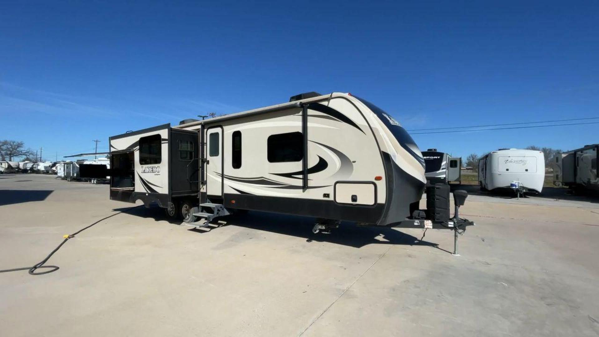 2019 KEYSTONE RV LAREDO 330RL (4YDT33027KB) , located at 4319 N Main Street, Cleburne, TX, 76033, (817) 221-0660, 32.435829, -97.384178 - Photo#3