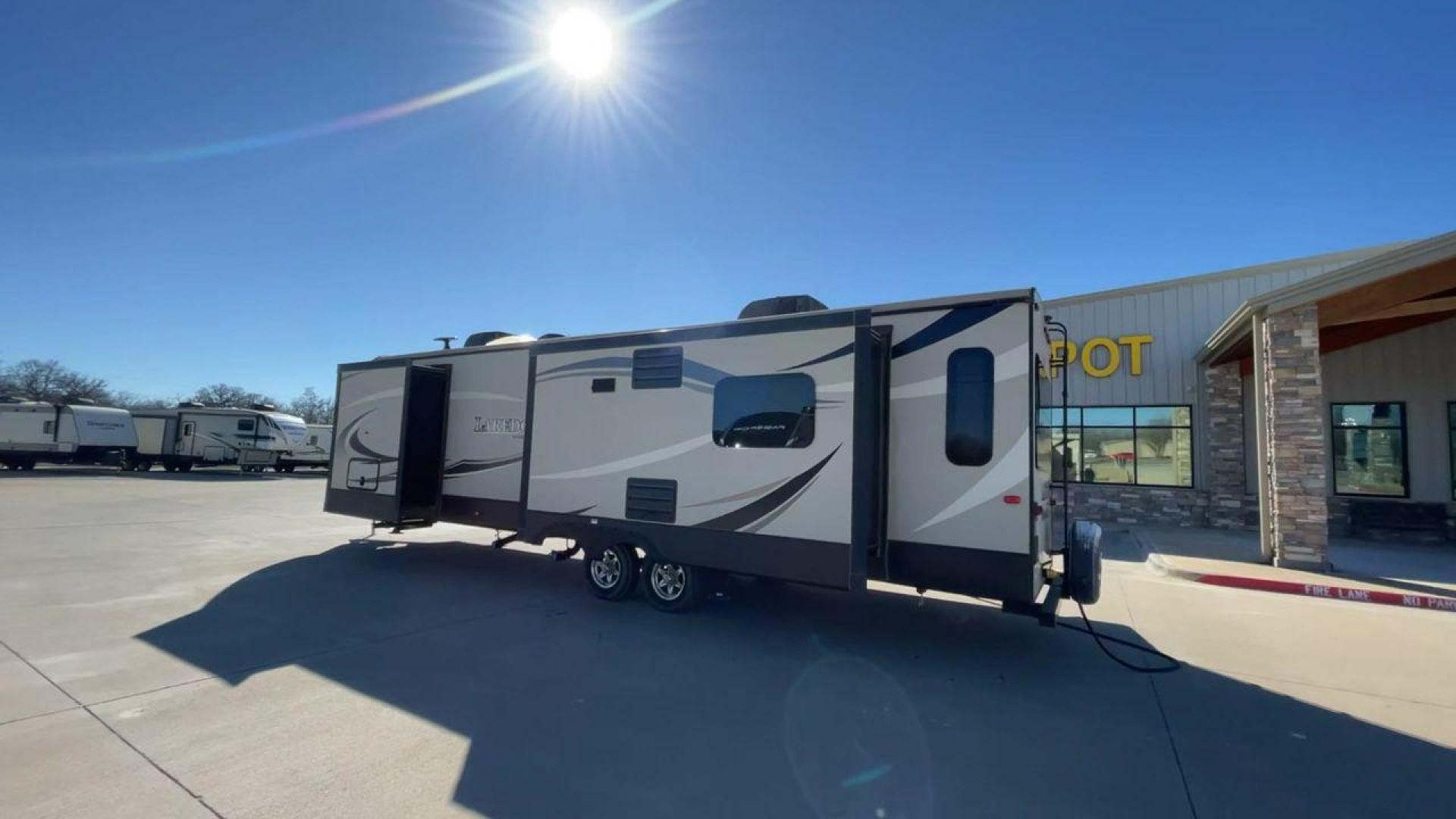 2019 KEYSTONE RV LAREDO 330RL (4YDT33027KB) , located at 4319 N Main Street, Cleburne, TX, 76033, (817) 221-0660, 32.435829, -97.384178 - Photo#7