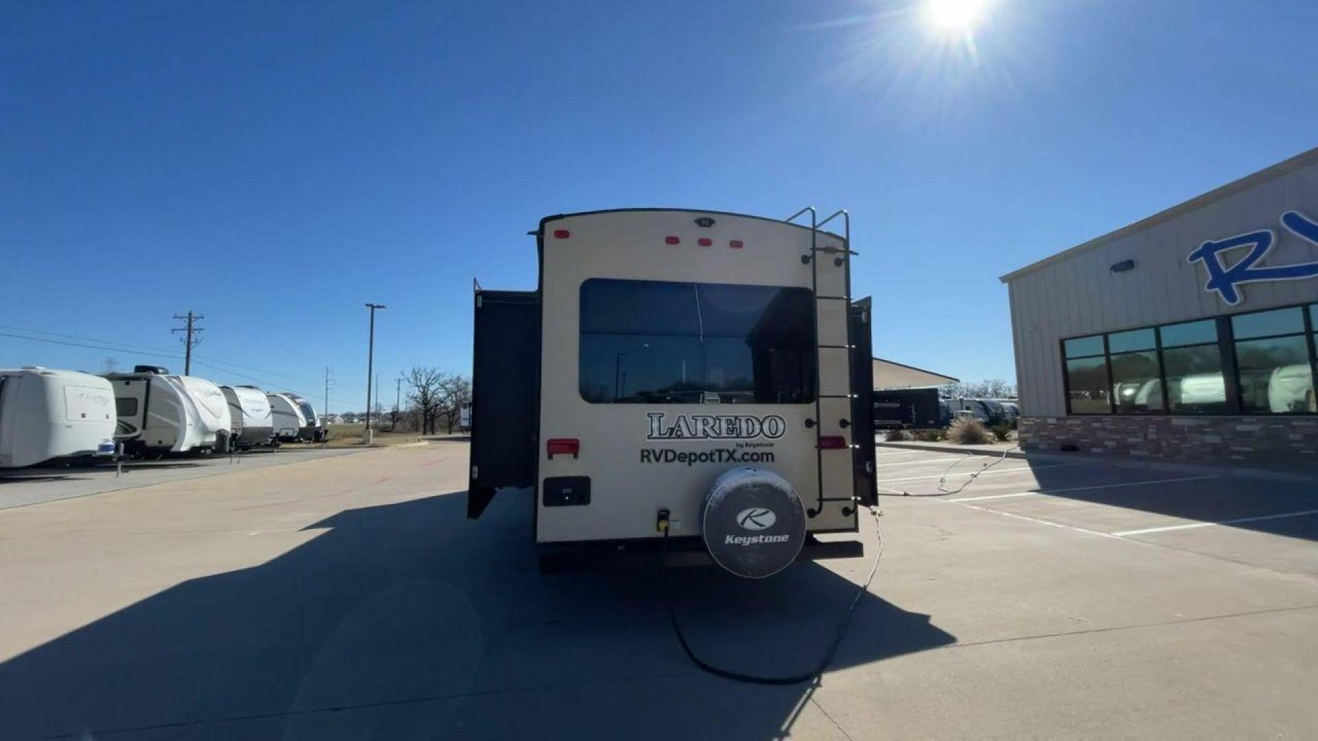 2019 KEYSTONE RV LAREDO 330RL (4YDT33027KB) , located at 4319 N Main Street, Cleburne, TX, 76033, (817) 221-0660, 32.435829, -97.384178 - Photo#8