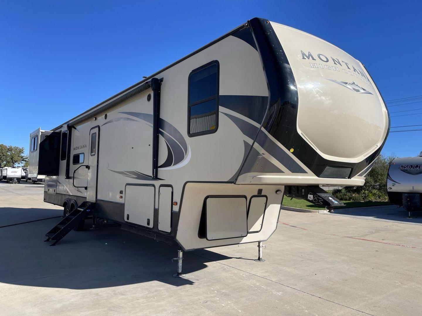 2019 KEYSTONE RV MONTANA 373RD (4YDF37323KA) , Length: 41.33 ft. | Dry Weight: 12,800 lbs. | Gross Weight: 16,000 lbs. | Slides: 4 transmission, located at 4319 N Main Street, Cleburne, TX, 76033, (817) 221-0660, 32.435829, -97.384178 - The 2019 Keystone RV Montana 373RD is a luxurious and spacious fifth wheel designed to provide the utmost comfort, convenience, and style for your next adventure. Right up front, this trailer is a painted cap with LED lights. The massive power awning on its side has a LED strip and rolls out with a - Photo#22