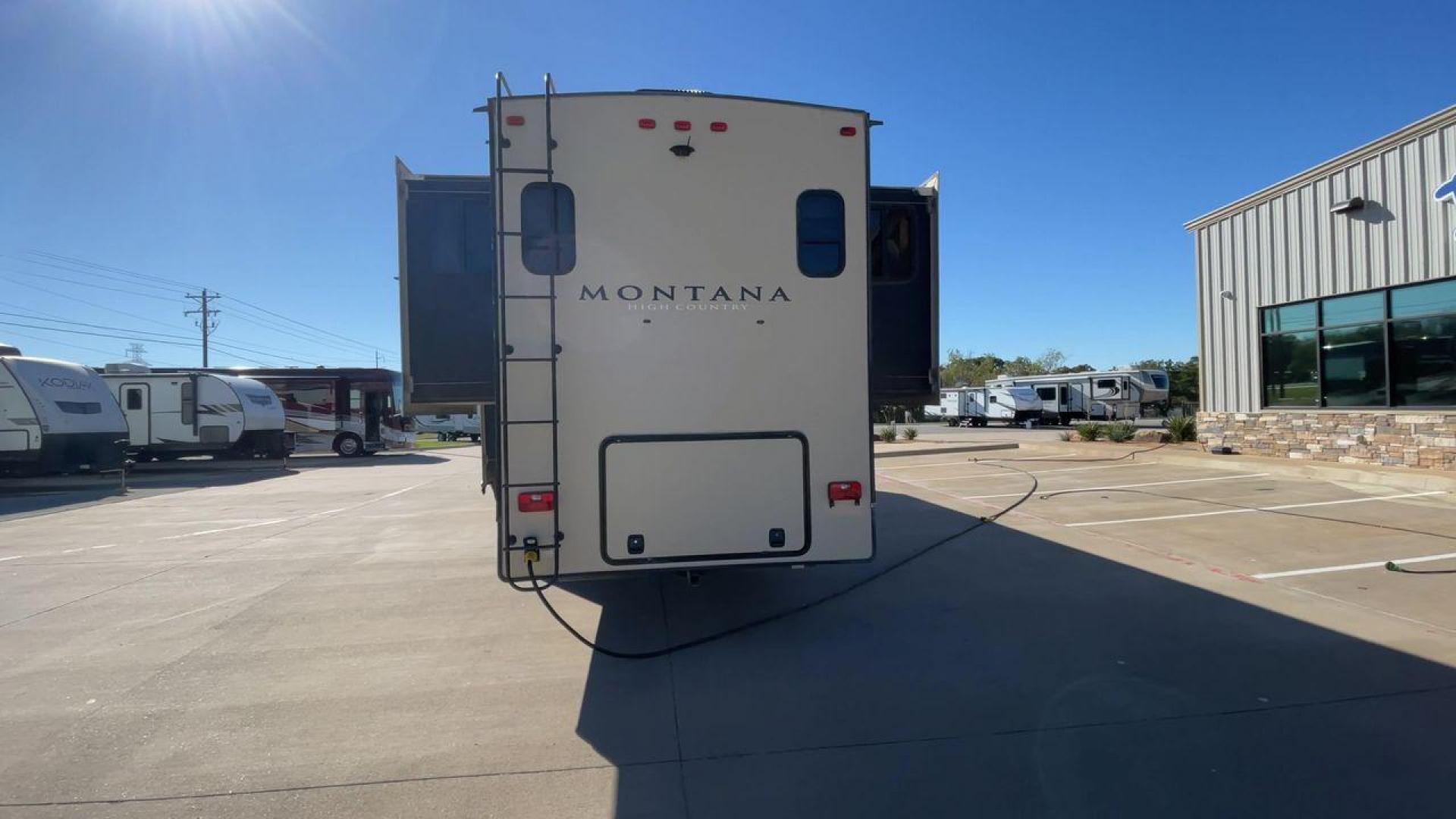 2019 KEYSTONE RV MONTANA 373RD (4YDF37323KA) , Length: 41.33 ft. | Dry Weight: 12,800 lbs. | Gross Weight: 16,000 lbs. | Slides: 4 transmission, located at 4319 N Main Street, Cleburne, TX, 76033, (817) 221-0660, 32.435829, -97.384178 - The 2019 Keystone RV Montana 373RD is a luxurious and spacious fifth wheel designed to provide the utmost comfort, convenience, and style for your next adventure. Right up front, this trailer is a painted cap with LED lights. The massive power awning on its side has a LED strip and rolls out with a - Photo#8