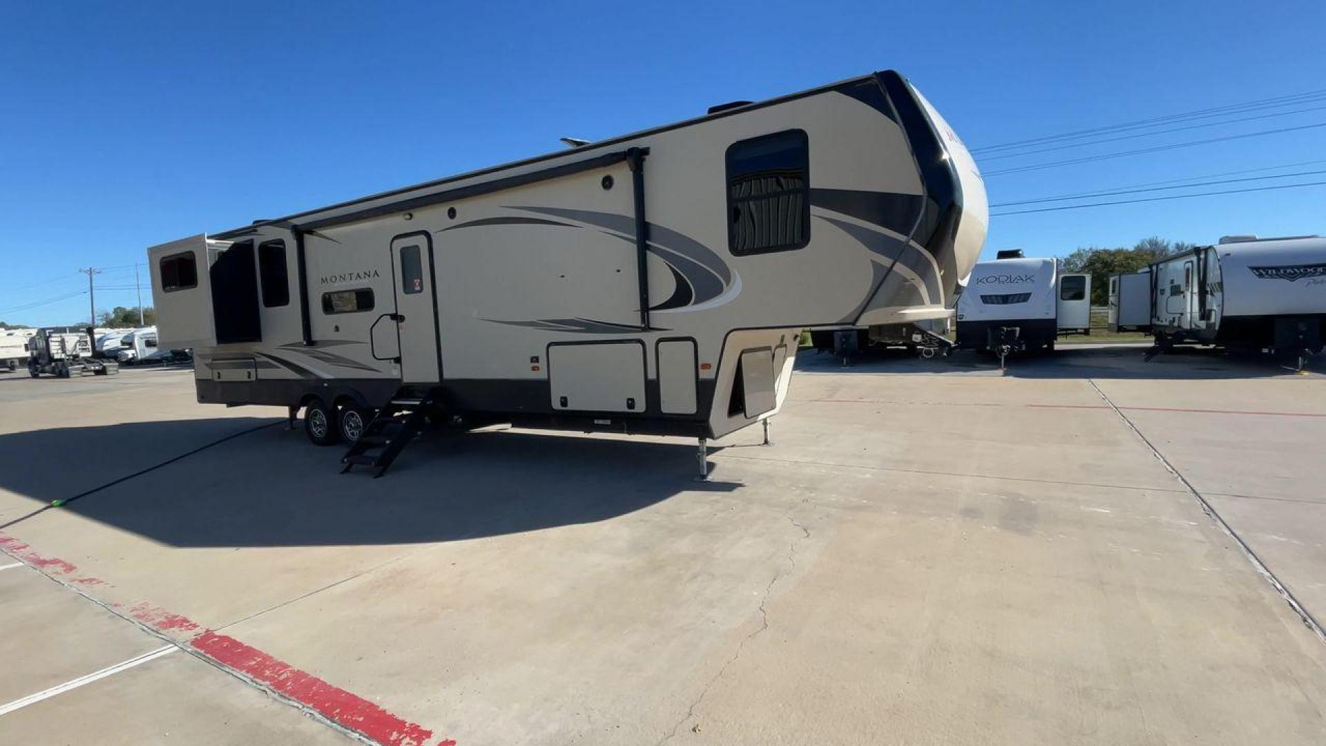 2019 KEYSTONE RV MONTANA 373RD (4YDF37323KA) , Length: 41.33 ft. | Dry Weight: 12,800 lbs. | Gross Weight: 16,000 lbs. | Slides: 4 transmission, located at 4319 N Main Street, Cleburne, TX, 76033, (817) 221-0660, 32.435829, -97.384178 - The 2019 Keystone RV Montana 373RD is a luxurious and spacious fifth wheel designed to provide the utmost comfort, convenience, and style for your next adventure. Right up front, this trailer is a painted cap with LED lights. The massive power awning on its side has a LED strip and rolls out with a - Photo#3