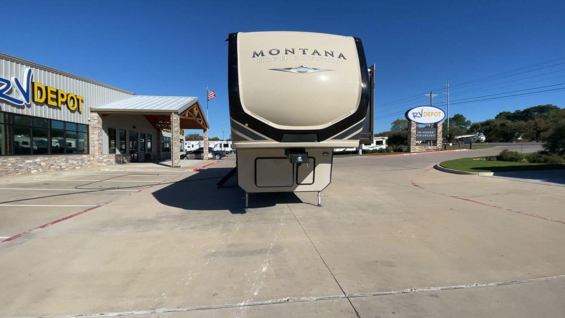 2019 KEYSTONE RV MONTANA 373RD (4YDF37323KA) , Length: 41.33 ft. | Dry Weight: 12,800 lbs. | Gross Weight: 16,000 lbs. | Slides: 4 transmission, located at 4319 N Main Street, Cleburne, TX, 76033, (817) 221-0660, 32.435829, -97.384178 - The 2019 Keystone RV Montana 373RD is a luxurious and spacious fifth wheel designed to provide the utmost comfort, convenience, and style for your next adventure. Right up front, this trailer is a painted cap with LED lights. The massive power awning on its side has a LED strip and rolls out with a - Photo#4