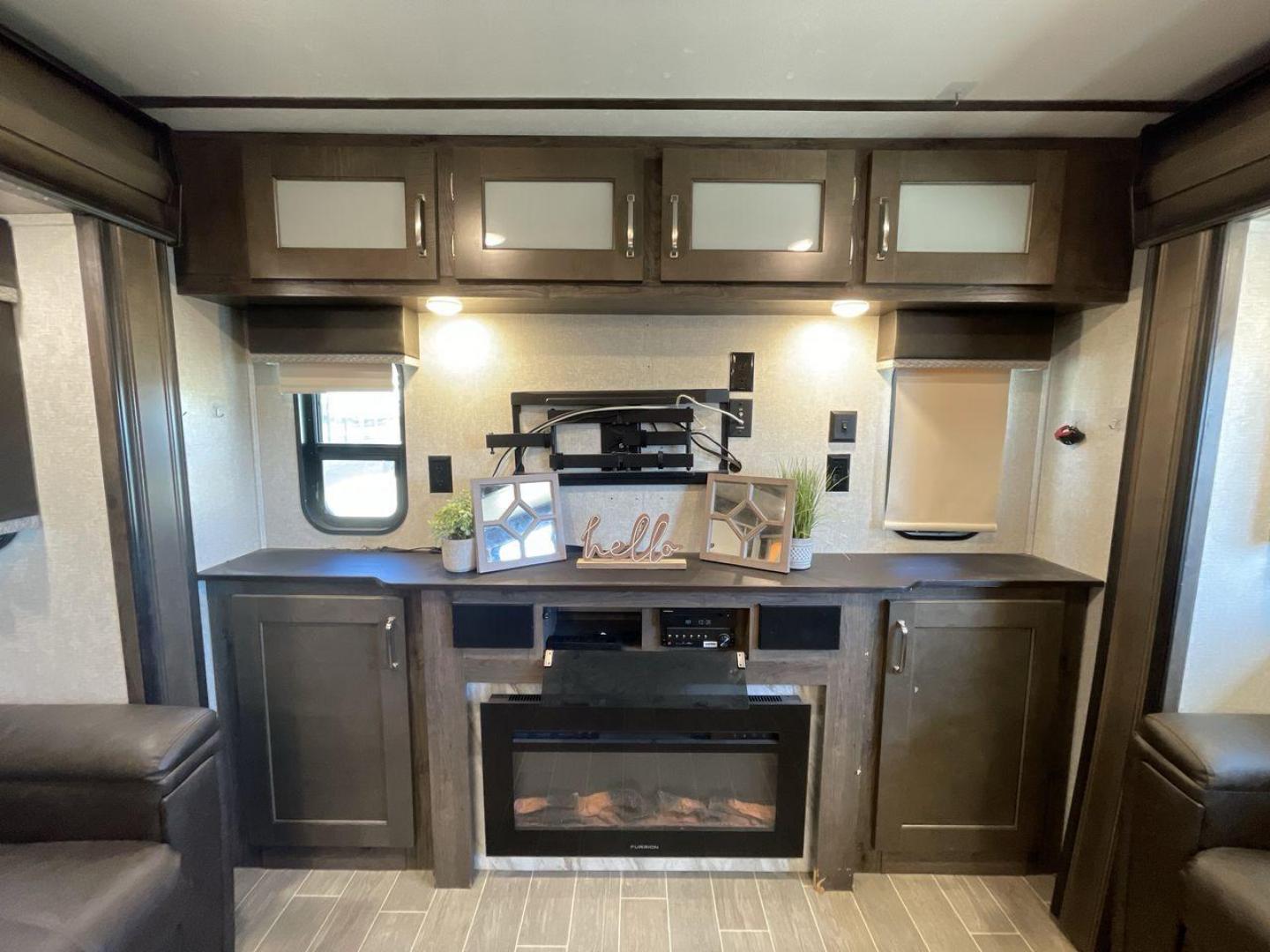 2019 KEYSTONE RV MONTANA 373RD (4YDF37323KA) , Length: 41.33 ft. | Dry Weight: 12,800 lbs. | Gross Weight: 16,000 lbs. | Slides: 4 transmission, located at 4319 N Main Street, Cleburne, TX, 76033, (817) 221-0660, 32.435829, -97.384178 - The 2019 Keystone RV Montana 373RD is a luxurious and spacious fifth wheel designed to provide the utmost comfort, convenience, and style for your next adventure. Right up front, this trailer is a painted cap with LED lights. The massive power awning on its side has a LED strip and rolls out with a - Photo#20