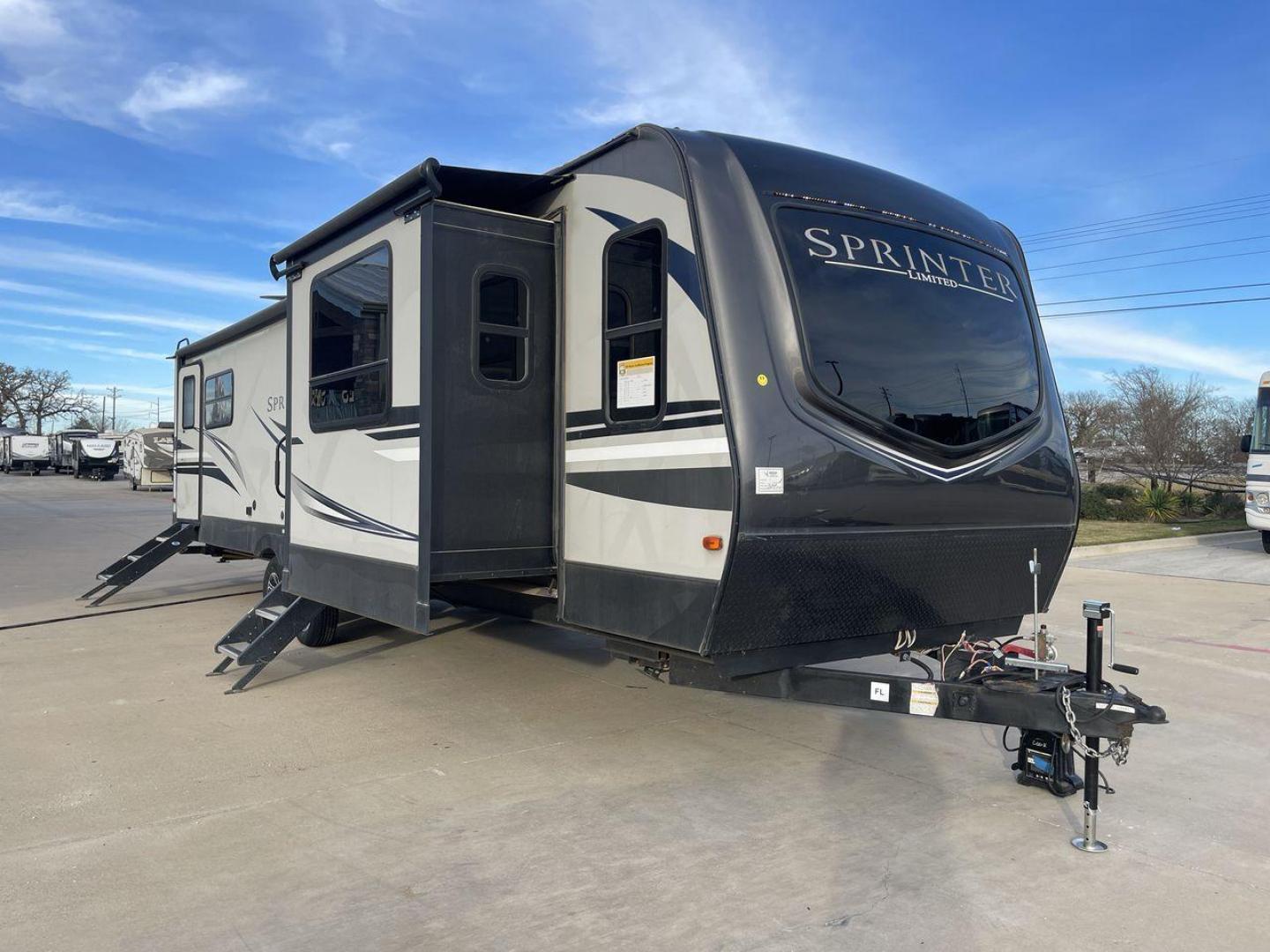 2019 KEYSTONE SPRINTER 330KBS (4YDT33021K1) , Length: 37.75 ft. | Dry Weight: 9,100 lbs. | Gross Weight: 11,500 lbs. | Slides: 3 transmission, located at 4319 N Main Street, Cleburne, TX, 76033, (817) 221-0660, 32.435829, -97.384178 - Photo#22