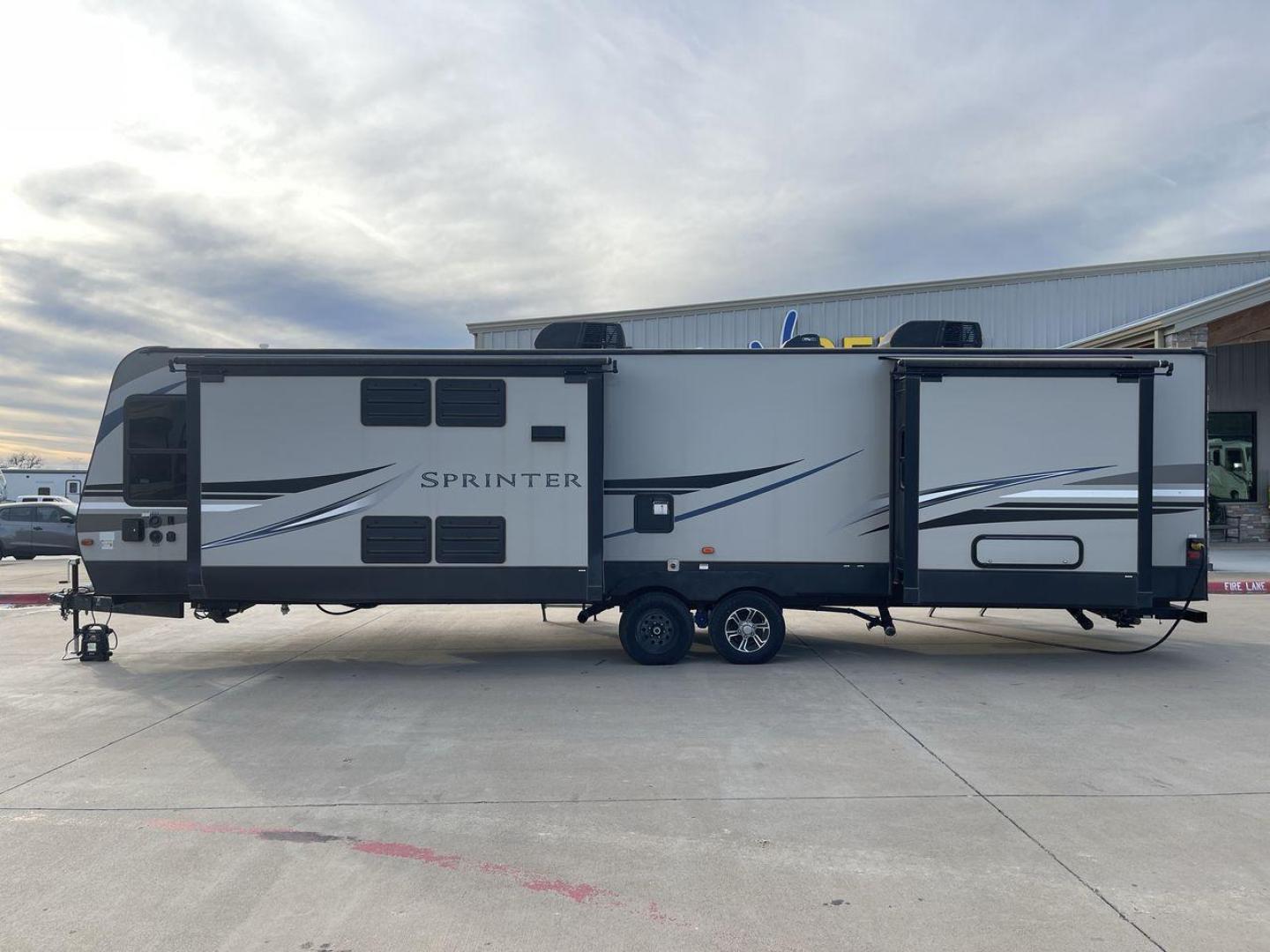 2019 KEYSTONE SPRINTER 330KBS (4YDT33021K1) , Length: 37.75 ft. | Dry Weight: 9,100 lbs. | Gross Weight: 11,500 lbs. | Slides: 3 transmission, located at 4319 N Main Street, Cleburne, TX, 76033, (817) 221-0660, 32.435829, -97.384178 - Photo#23