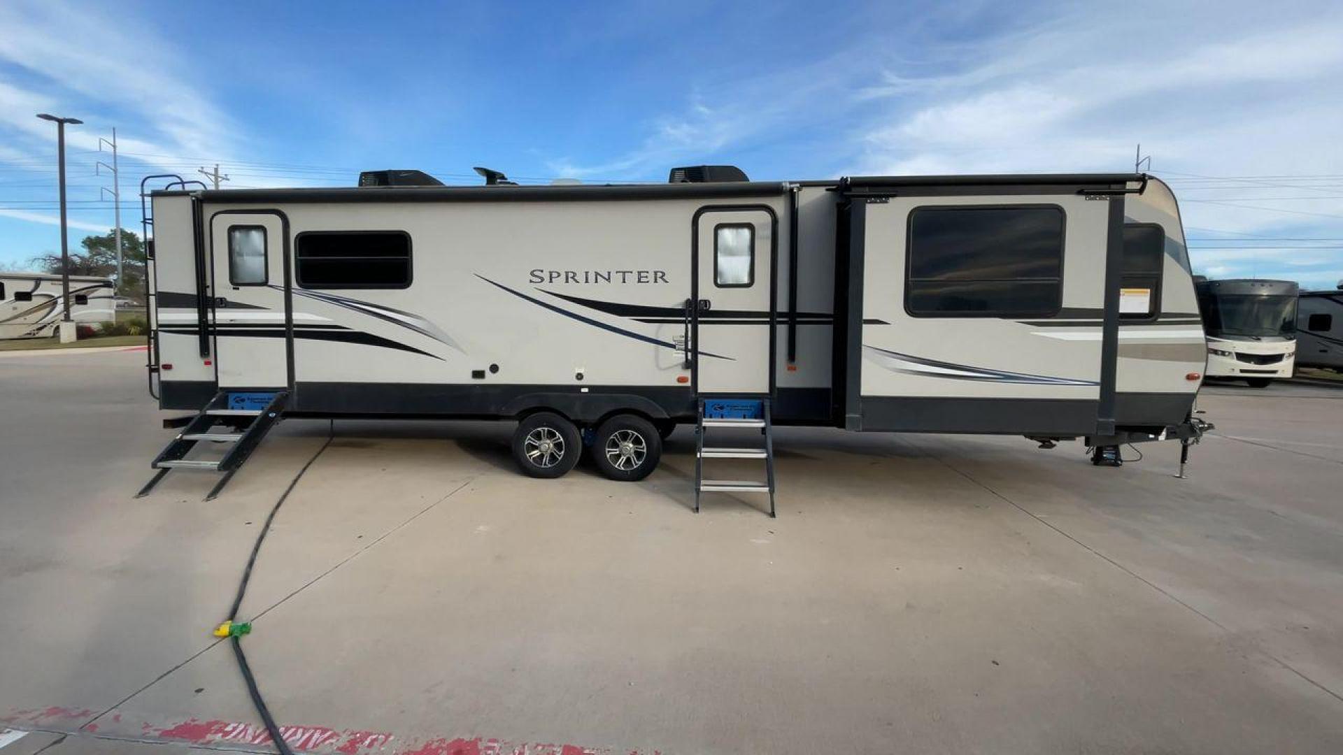 2019 KEYSTONE SPRINTER 330KBS (4YDT33021K1) , Length: 37.75 ft. | Dry Weight: 9,100 lbs. | Gross Weight: 11,500 lbs. | Slides: 3 transmission, located at 4319 N Main Street, Cleburne, TX, 76033, (817) 221-0660, 32.435829, -97.384178 - Photo#2