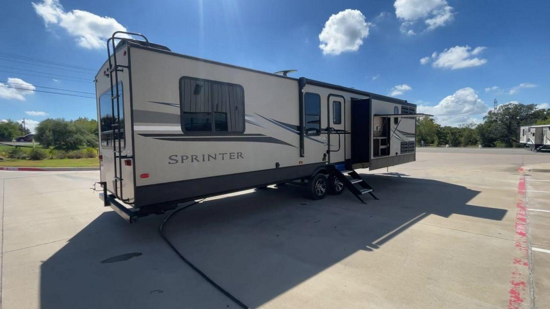 2019 KEYSTONE SPRINTER 333FKS (4YDT33321K1) , Length: 37.75 ft. | Dry Weight: 8,994 lbs. | Gross Weight: 11,500 lbs. | Slides: 3 transmission, located at 4319 N Main Street, Cleburne, TX, 76033, (817) 221-0660, 32.435829, -97.384178 - Photo#1