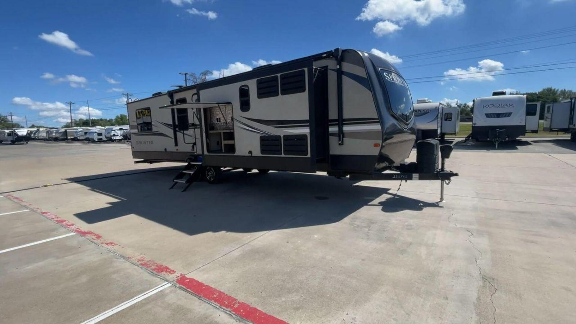 2019 KEYSTONE SPRINTER 333FKS (4YDT33321K1) , Length: 37.75 ft. | Dry Weight: 8,994 lbs. | Gross Weight: 11,500 lbs. | Slides: 3 transmission, located at 4319 N Main Street, Cleburne, TX, 76033, (817) 221-0660, 32.435829, -97.384178 - Photo#3