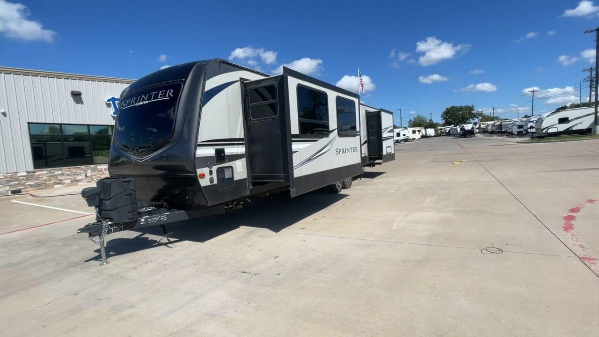 2019 KEYSTONE SPRINTER 333FKS (4YDT33321K1) , Length: 37.75 ft. | Dry Weight: 8,994 lbs. | Gross Weight: 11,500 lbs. | Slides: 3 transmission, located at 4319 N Main Street, Cleburne, TX, 76033, (817) 221-0660, 32.435829, -97.384178 - Photo#5