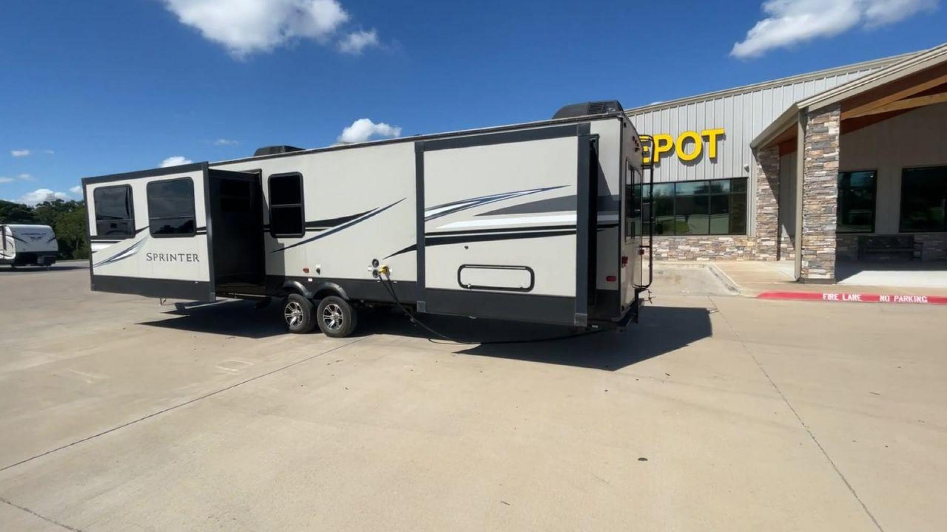 2019 KEYSTONE SPRINTER 333FKS (4YDT33321K1) , Length: 37.75 ft. | Dry Weight: 8,994 lbs. | Gross Weight: 11,500 lbs. | Slides: 3 transmission, located at 4319 N Main Street, Cleburne, TX, 76033, (817) 221-0660, 32.435829, -97.384178 - Photo#7