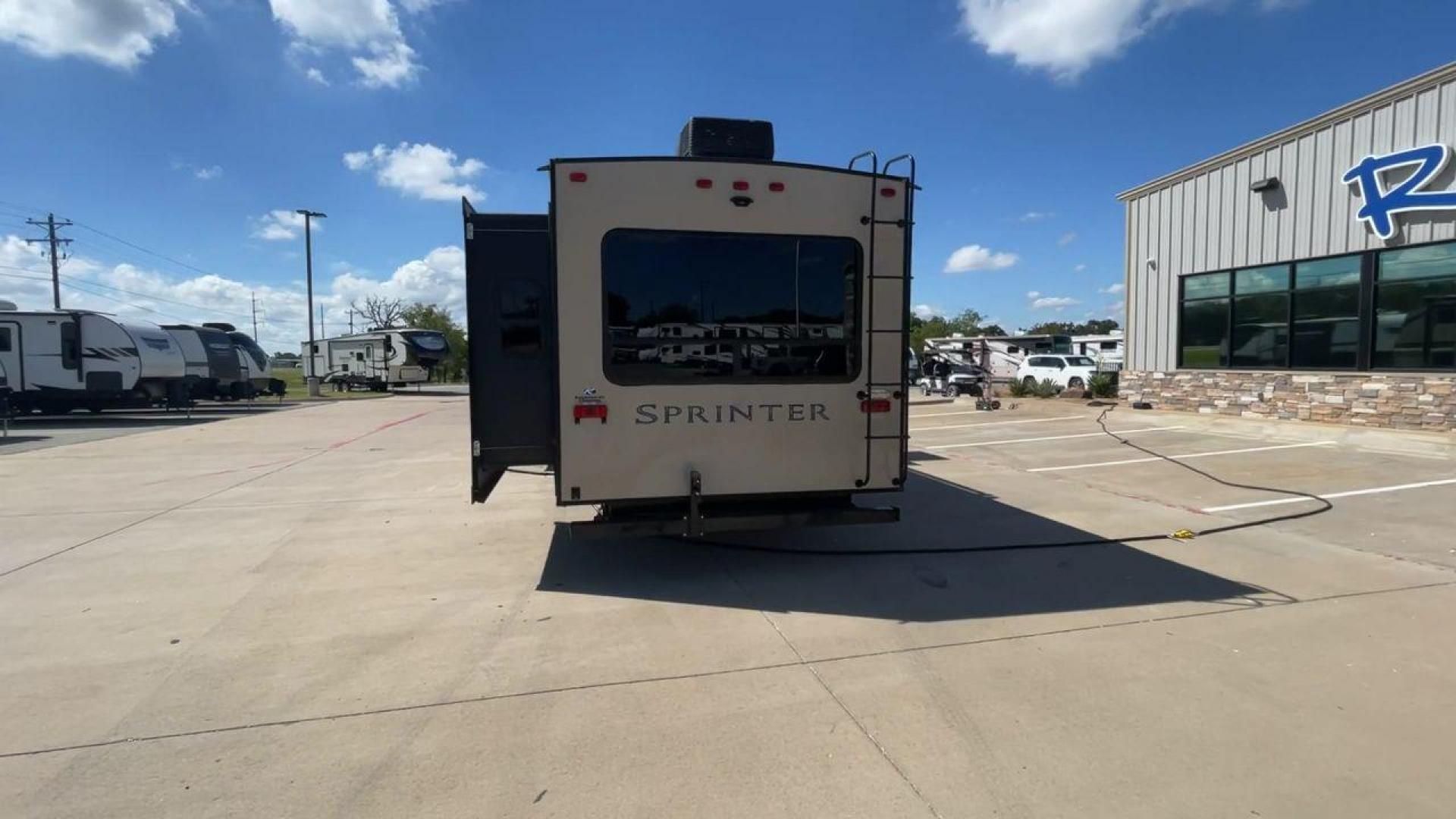 2019 KEYSTONE SPRINTER 333FKS (4YDT33321K1) , Length: 37.75 ft. | Dry Weight: 8,994 lbs. | Gross Weight: 11,500 lbs. | Slides: 3 transmission, located at 4319 N Main Street, Cleburne, TX, 76033, (817) 221-0660, 32.435829, -97.384178 - Photo#8